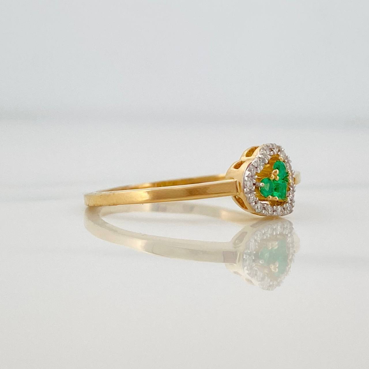 Heart Ring Emeralds 0.6pts Diamonds 0.7pts 2.1g / Size 6 3/4 Yellow Gold 18K
