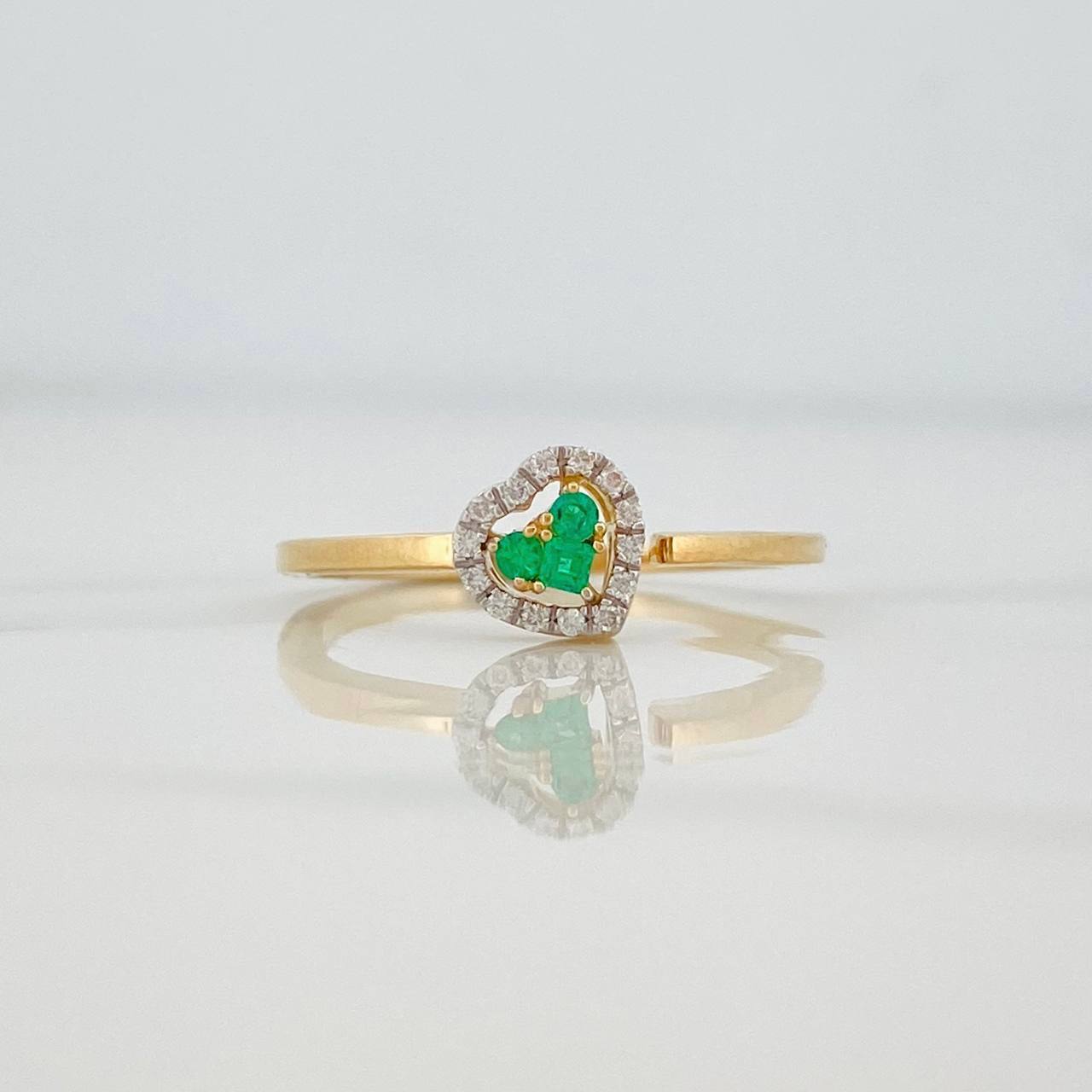 Heart Ring Emeralds 0.6pts Diamonds 0.7pts 2.1g / Size 6 3/4 Yellow Gold 18K