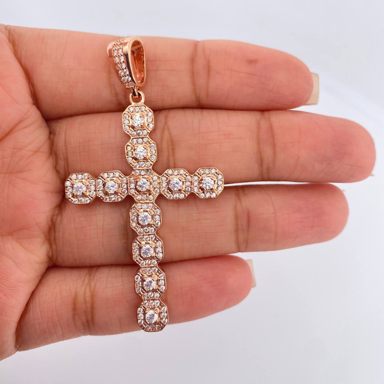 Dije Cruz 7.5gr / 2 1/4 in / Oro Rosa 18K $