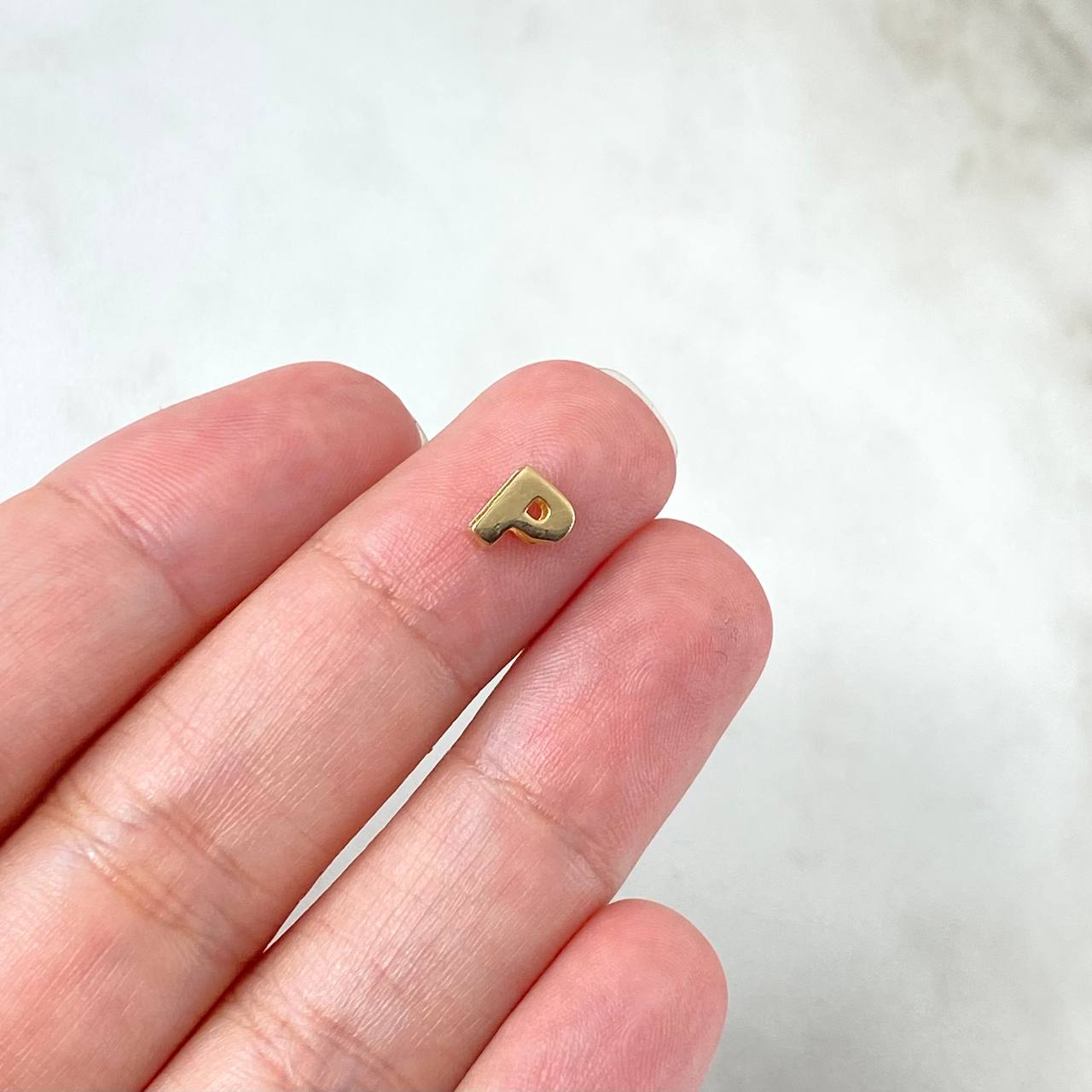 Herraje Letra P 0.3gr / 6mm Tambor Oro Amarillo 18K