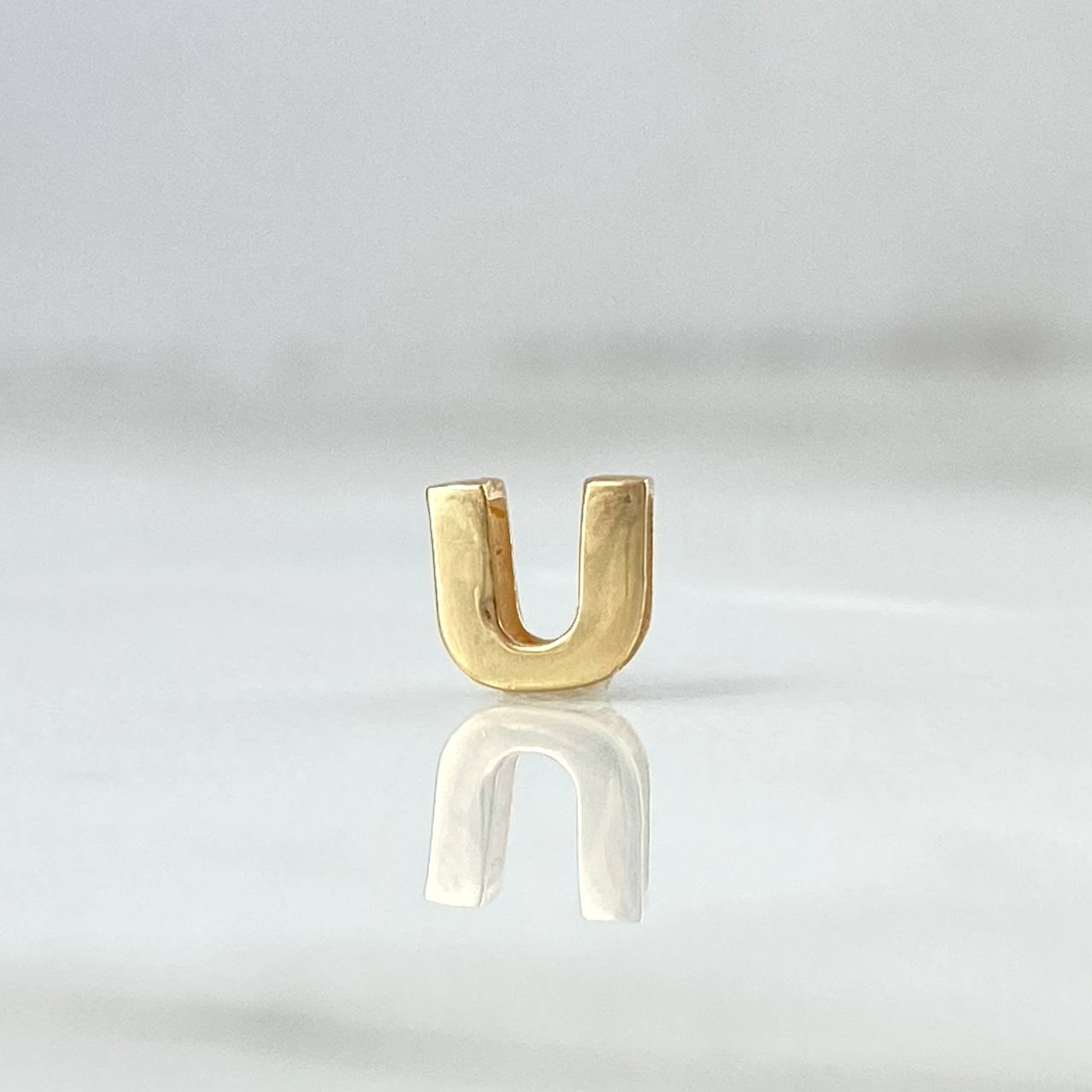 Charm Letter U 0.3g / 1/4 in Yellow Gold 18K