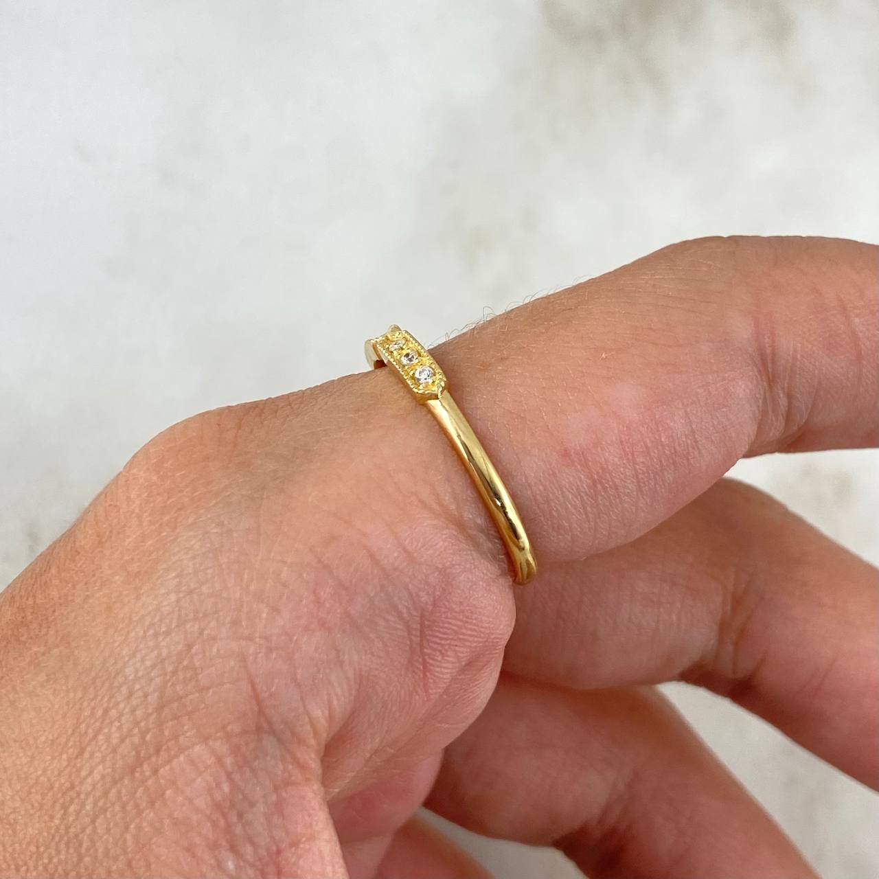 Triple Segment Ring 1.5gr / T6 1/2 / White Zircons Yellow Gold