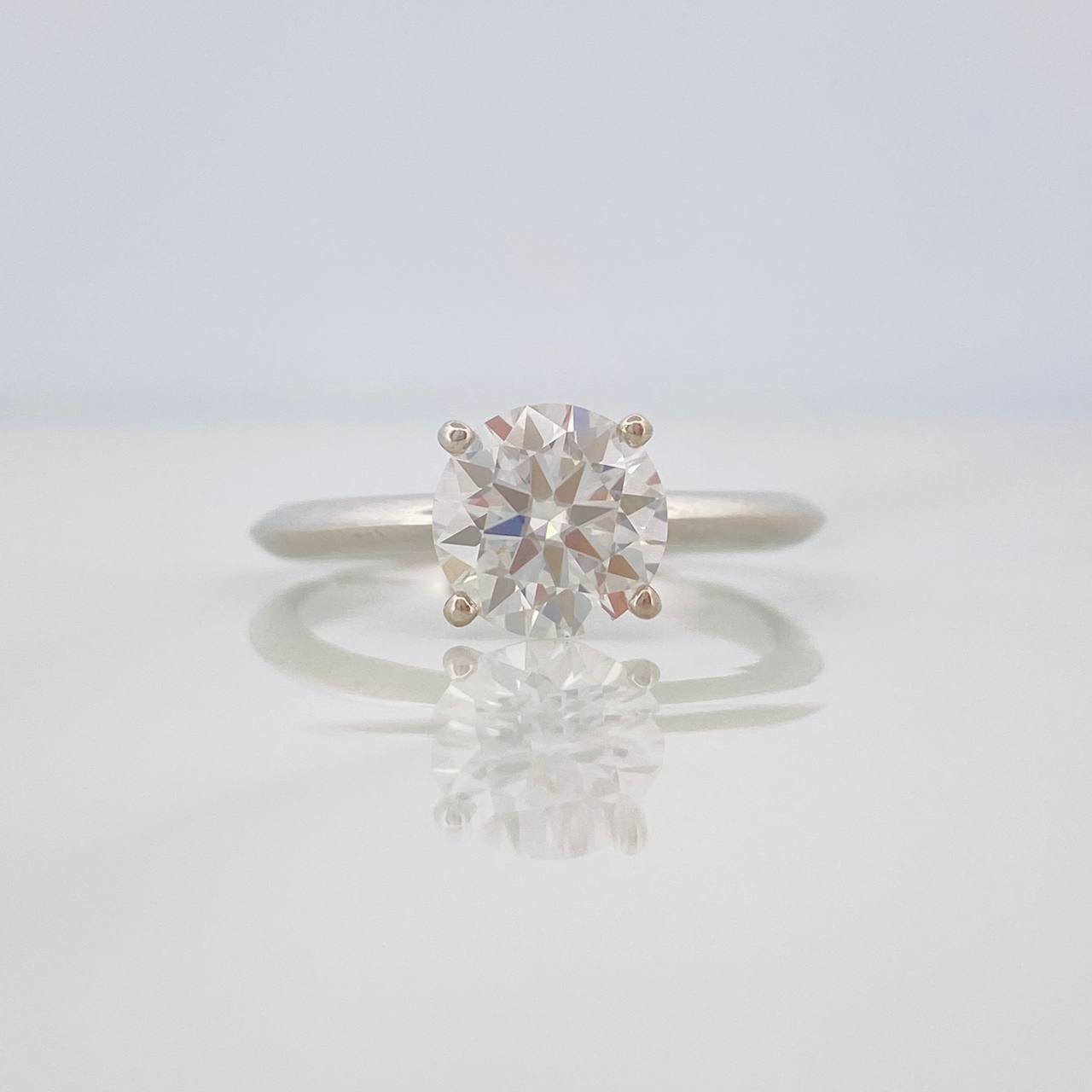 Anillo Solitario Moissanita Diamante 2qts 2.7g / T10 Oro Blanco 18K