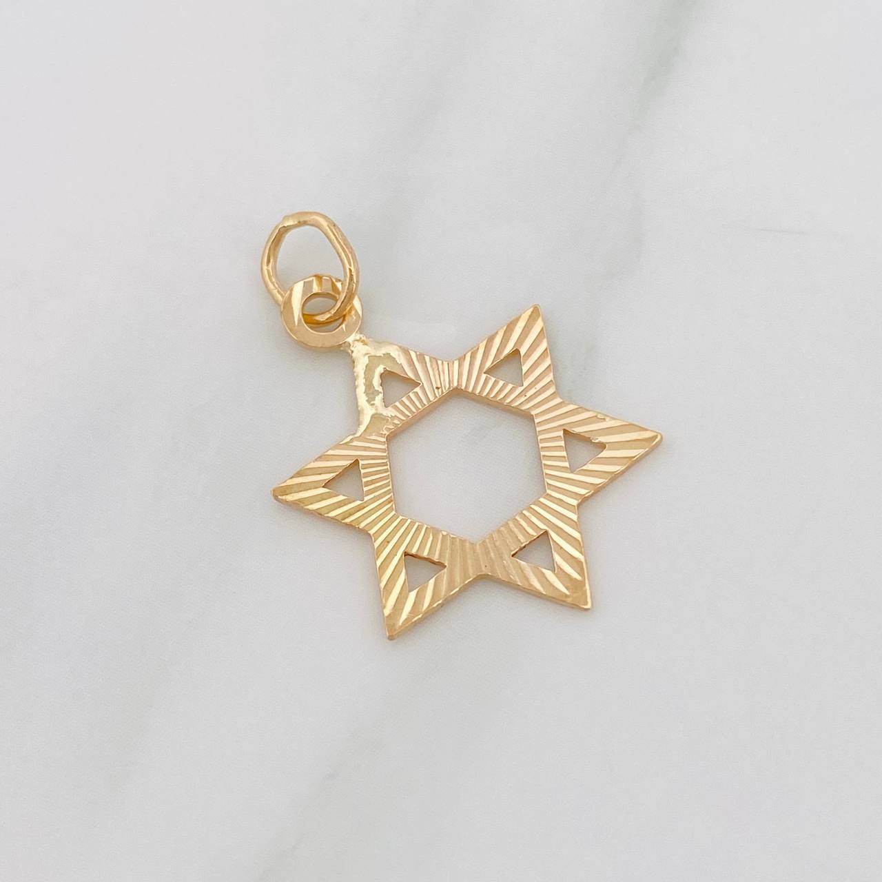 Pendant Star of David 1.1g / 3/4 in 18K Yellow Gold
