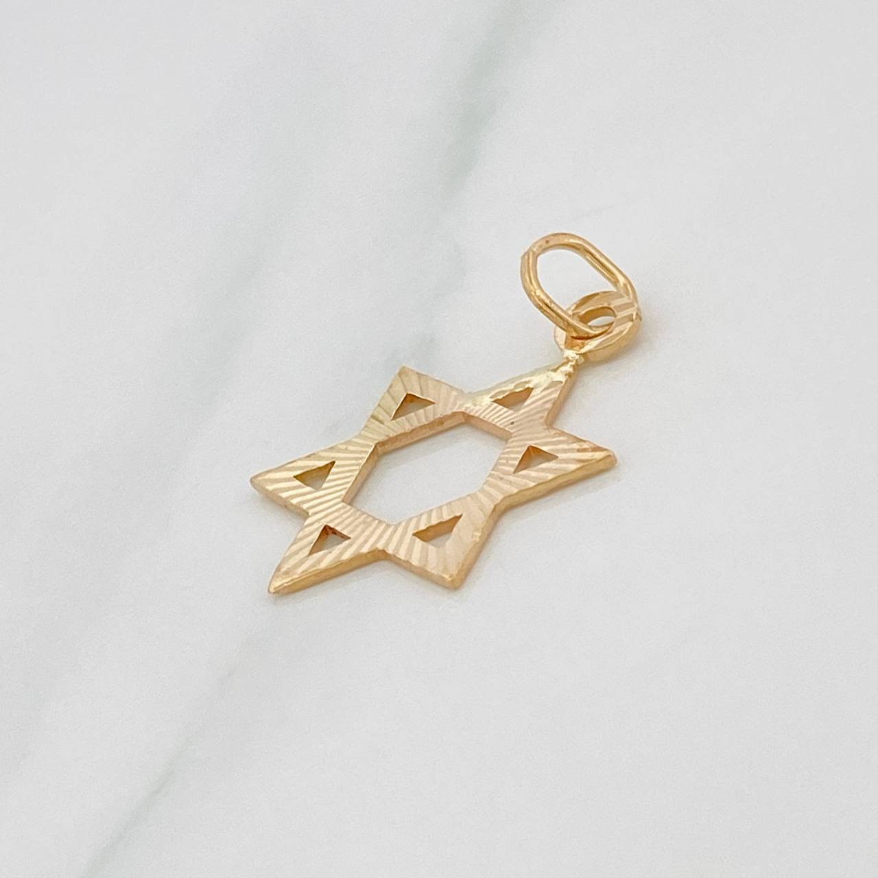 Pendant Star of David 1.1g / 3/4 in 18K Yellow Gold