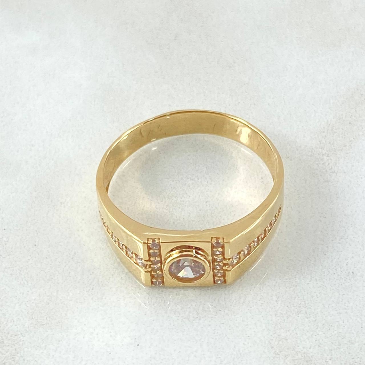 Sealed Scepter Ring 4.25gr / Size 9 1/2 / 18K Gold *