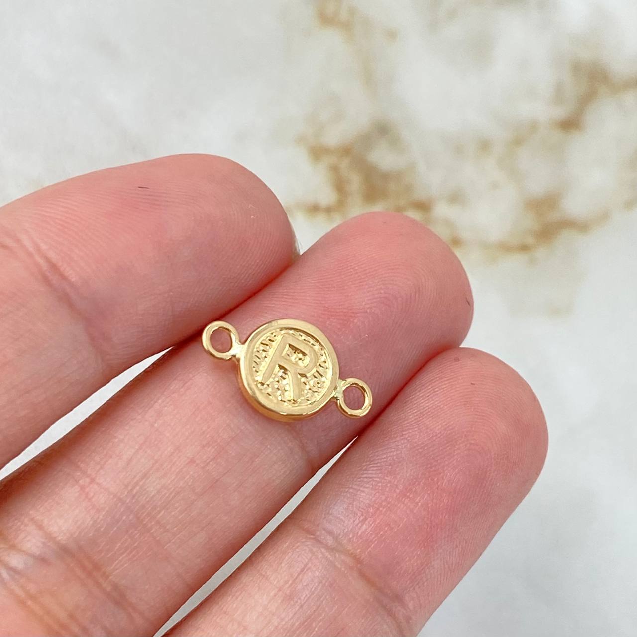 Charm Letter R 0.4gr / 1.5cm / Smooth Circle Yellow Gold 18K