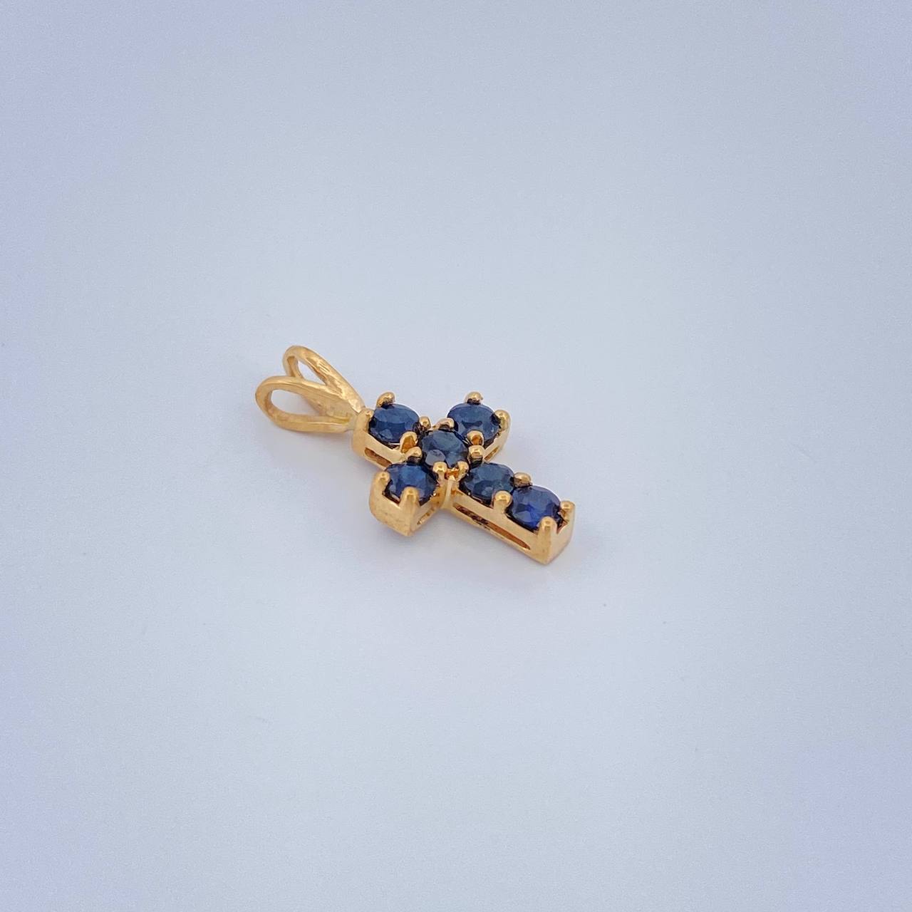 Dije Cruz Zafiros 0.5gr / 1/2 in / Oro Amarillo 18K %