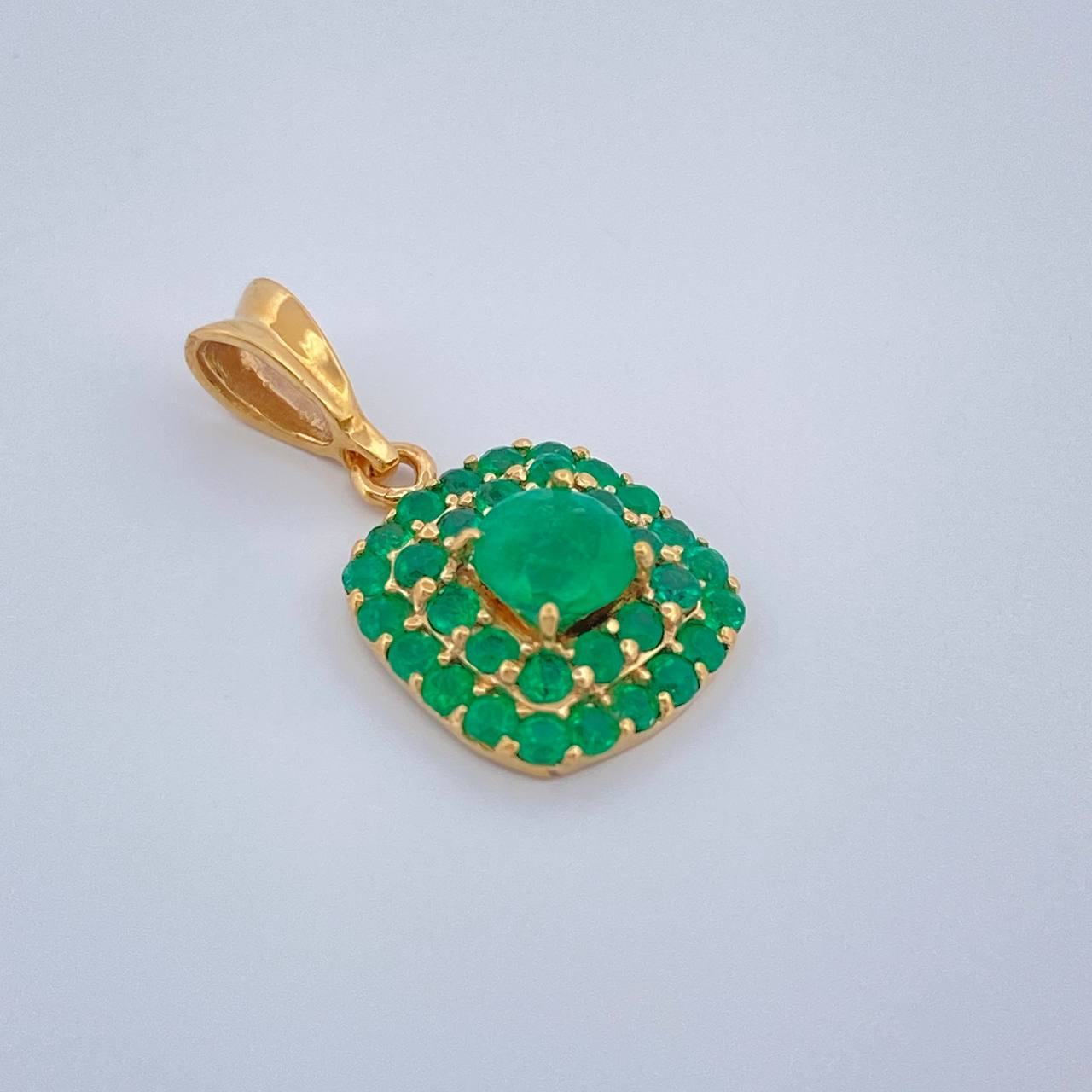 Dije Cuadro Esmeraldas 1.1gr / 3/4 in / Oro Amarillo 18K %