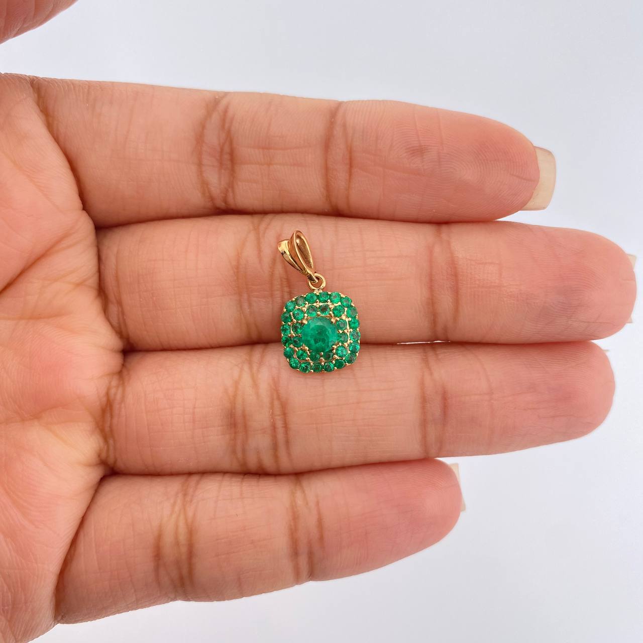 Dije Cuadro Esmeraldas 1.1gr / 3/4 in / Oro Amarillo 18K %