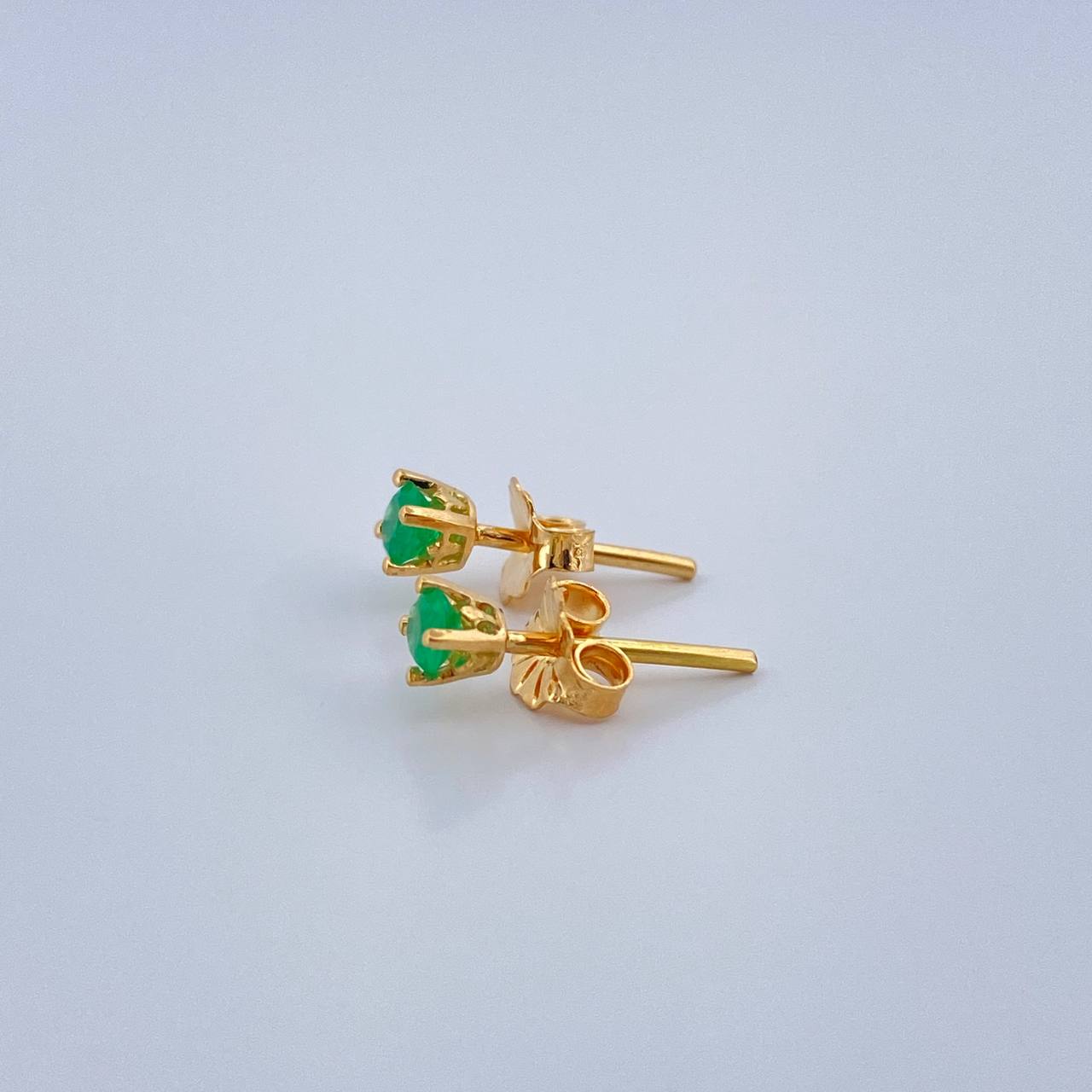 Topos Cuatro Garras Esmeraldas 0.75gr / 3mm Oro Amarillo 18K %