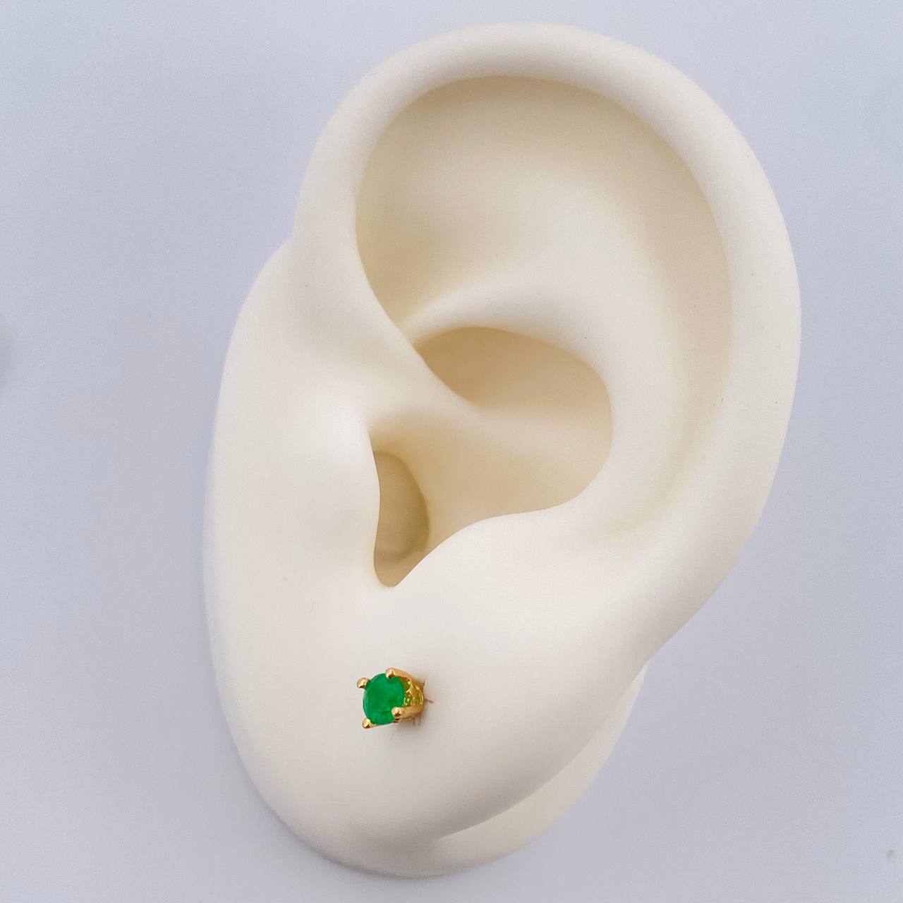 Topos Cuatro Garras Esmeraldas 0.75gr / 3mm Oro Amarillo 18K %