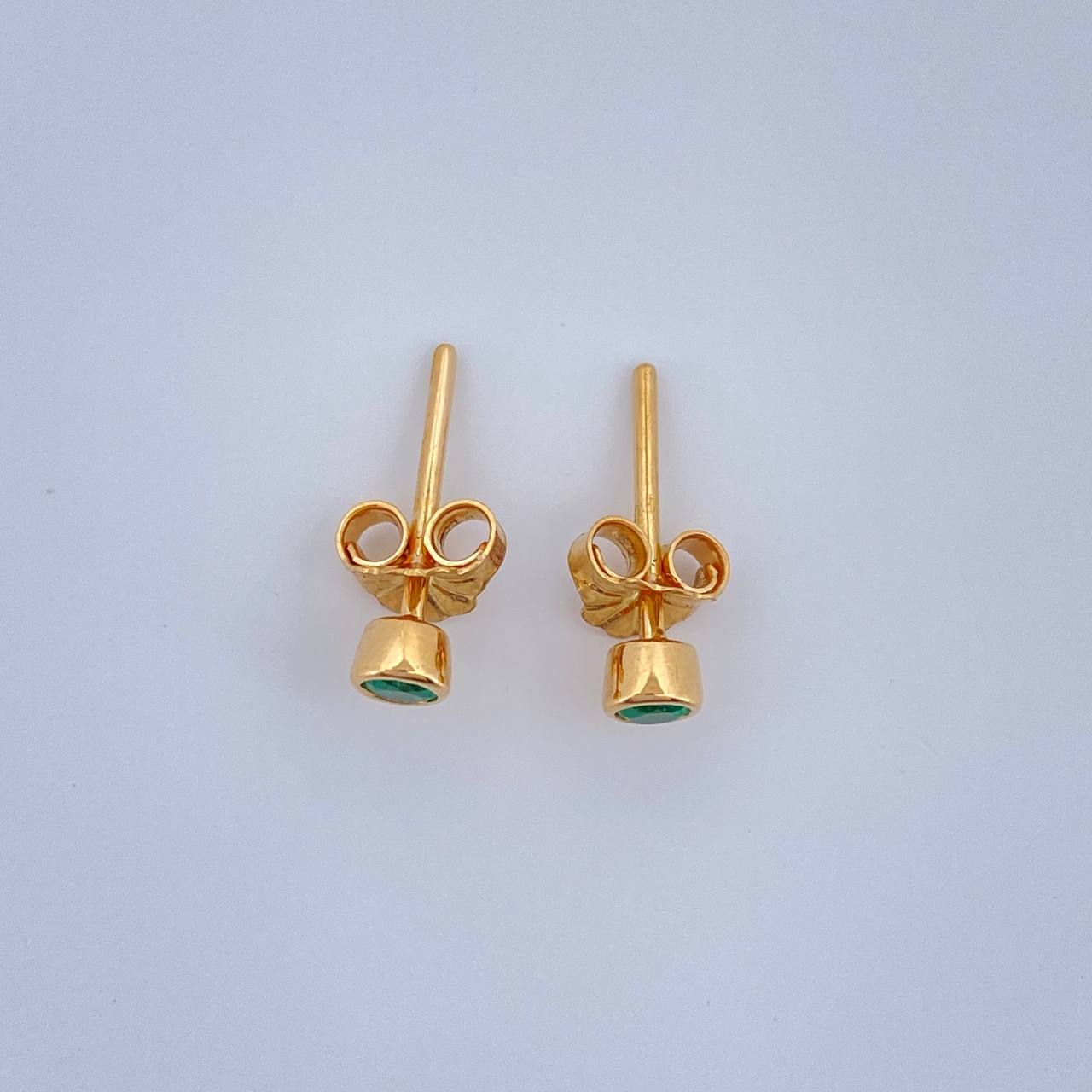 Topos Bisel Esmeraldas 0.85gr / 3.4mm Oro Amarillo 18K %