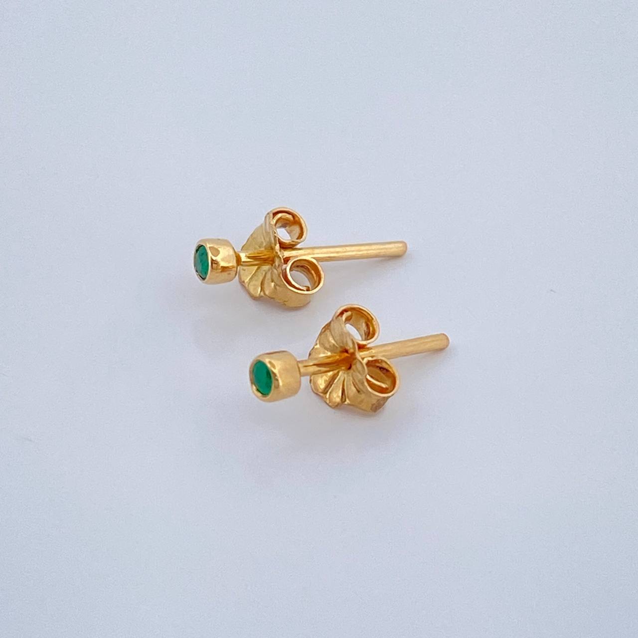 Topos Bisel Esmeraldas 0.7gr / 2.5mm Oro Amarillo 18K %