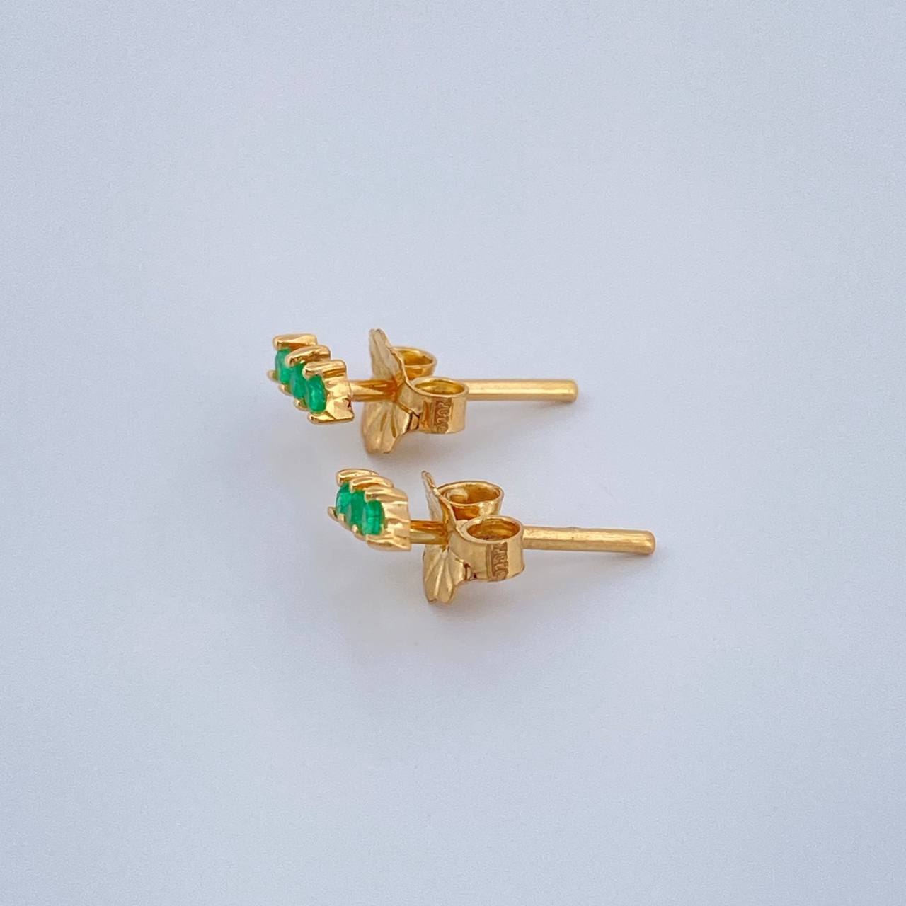 Topos Hilera Triple Esmeralda 0.75gr / 5.2mm Oro Amarillo 18K %
