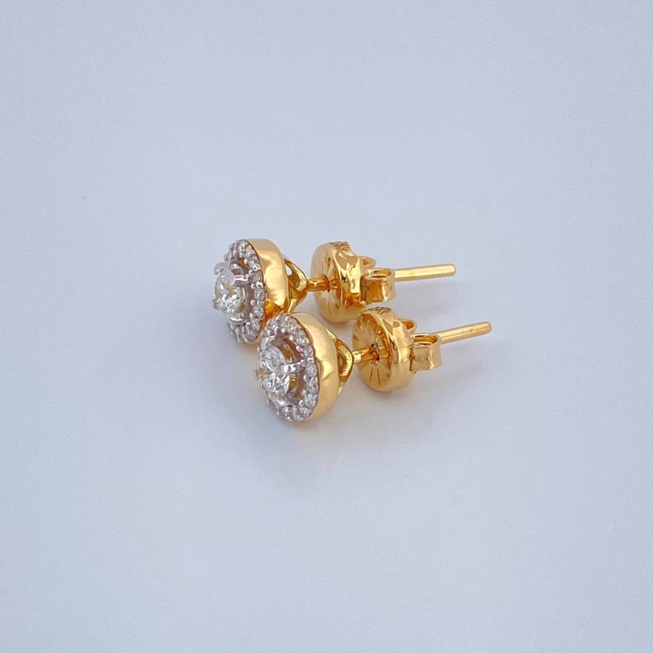 Diamond Halo Stud Earrings 1.9gr / 6.8mm 18K Yellow Gold %