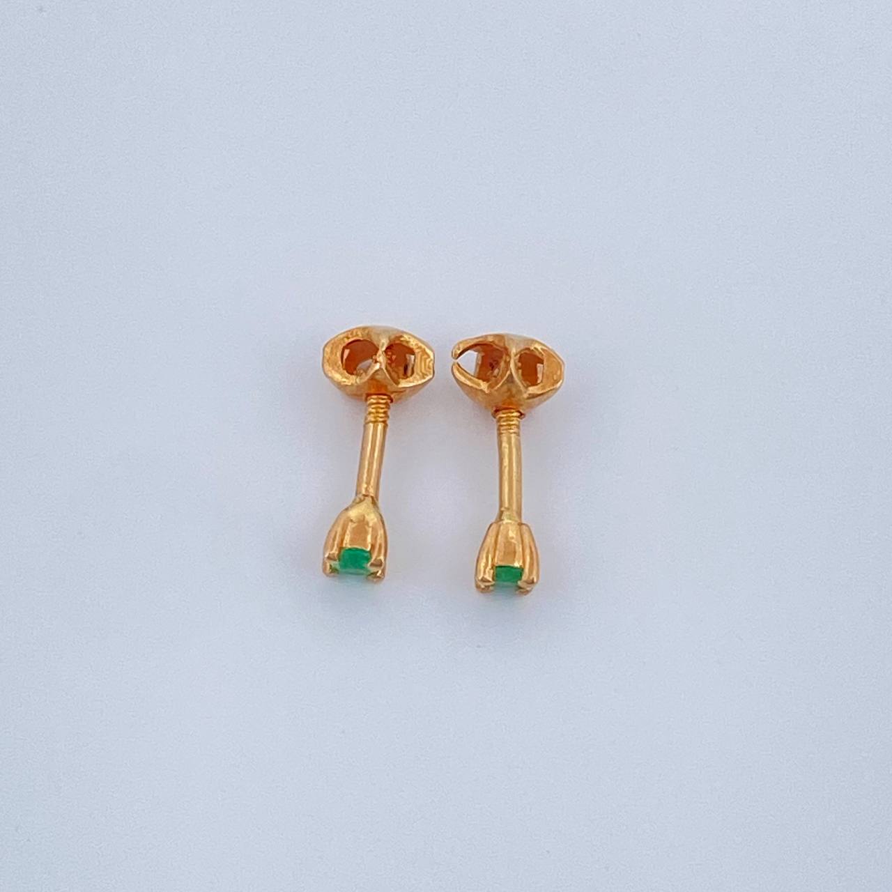 Topos Cuatro Garras Esmeraldas 0.8gr / 2mm Oro Amarillo 18K %