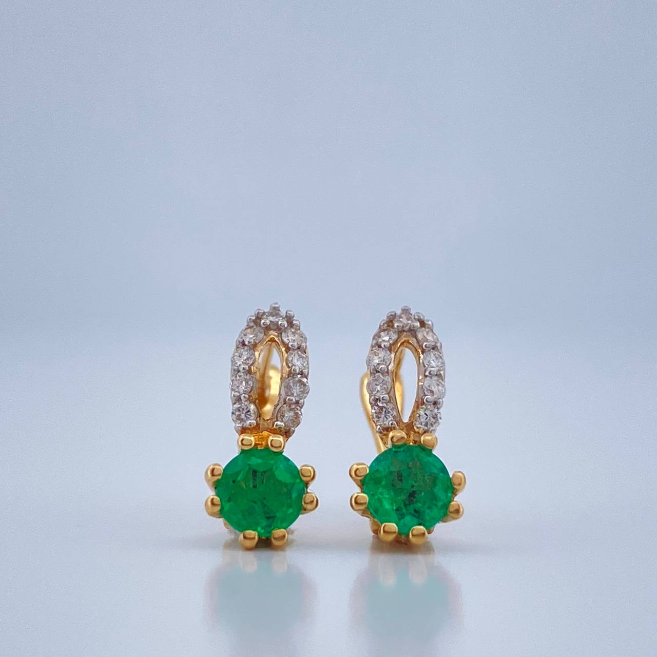 Hoop Earrings Circle Bow Emeralds 38Pts Diamonds 15Pts 1.8gr / 1/2 in / Yellow Gold 18K %