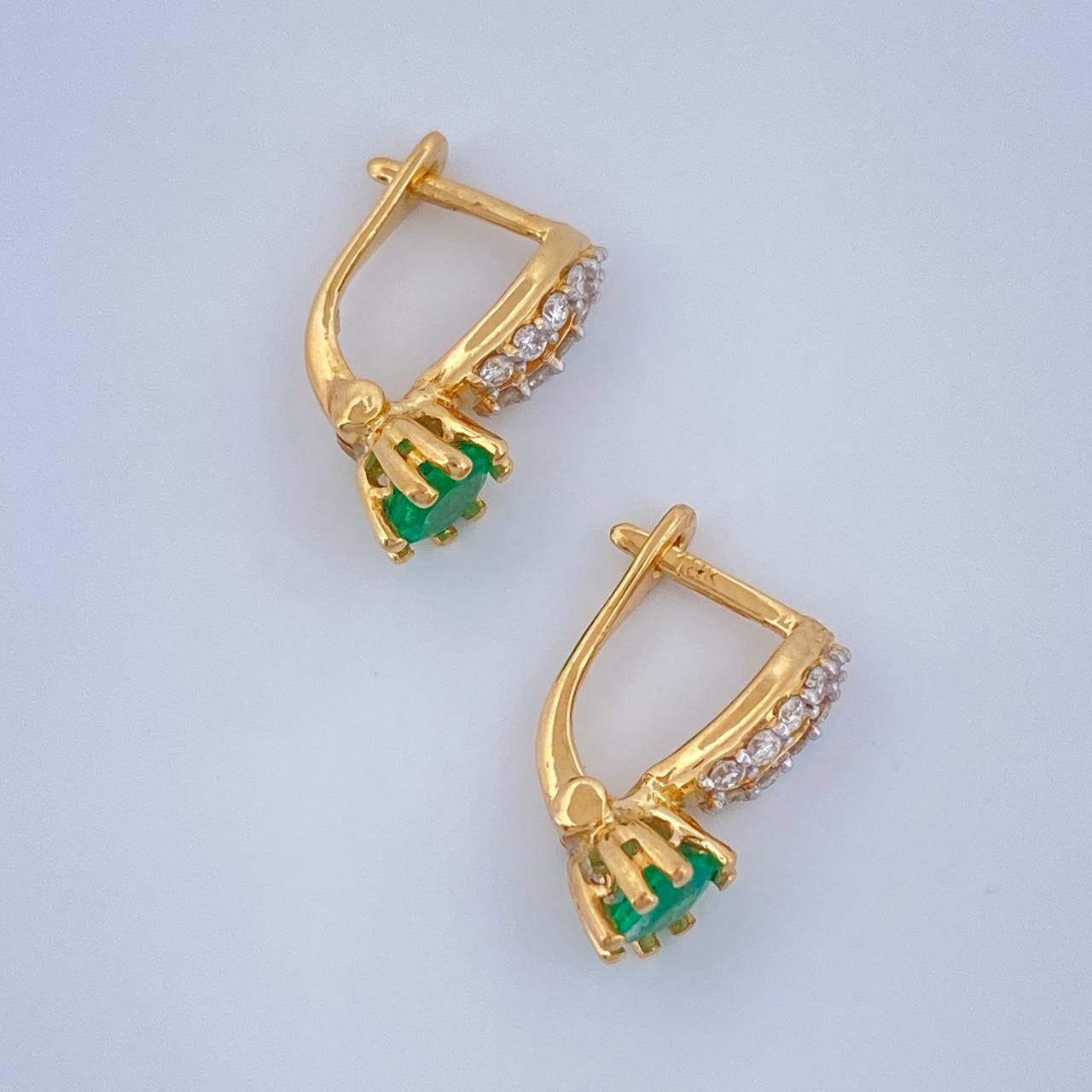 Hoop Earrings Circle Bow Emeralds 38Pts Diamonds 15Pts 1.8gr / 1/2 in / Yellow Gold 18K %