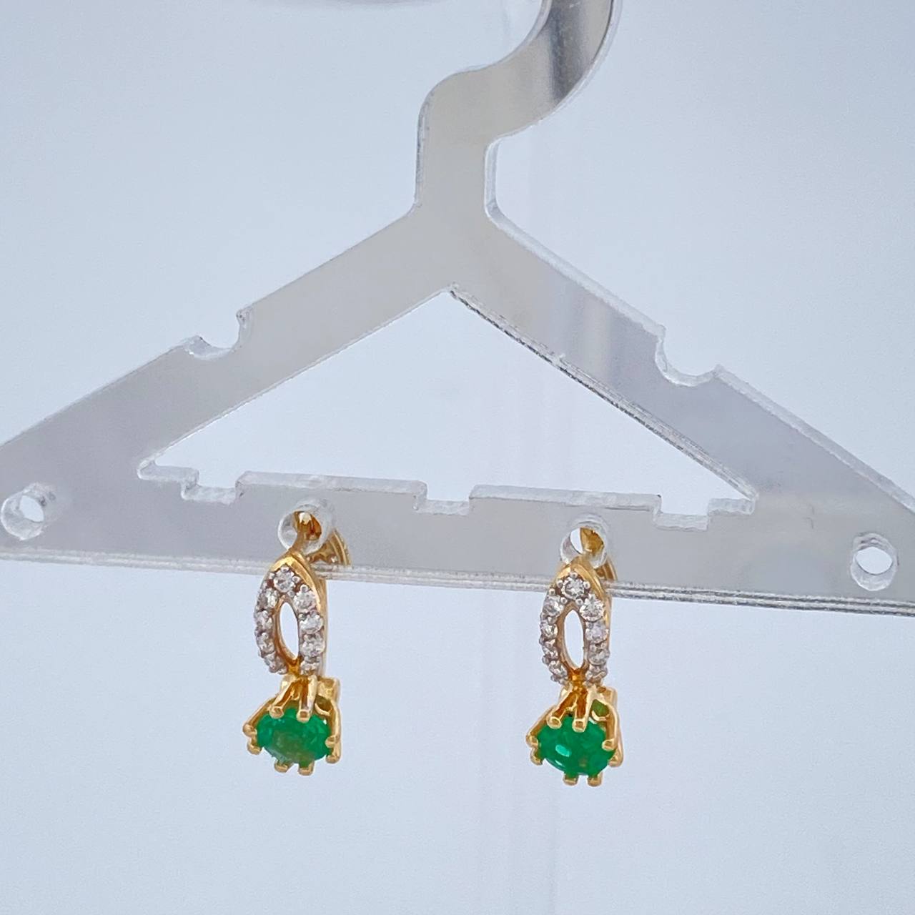 Hoop Earrings Circle Bow Emeralds 38Pts Diamonds 15Pts 1.8gr / 1/2 in / Yellow Gold 18K %