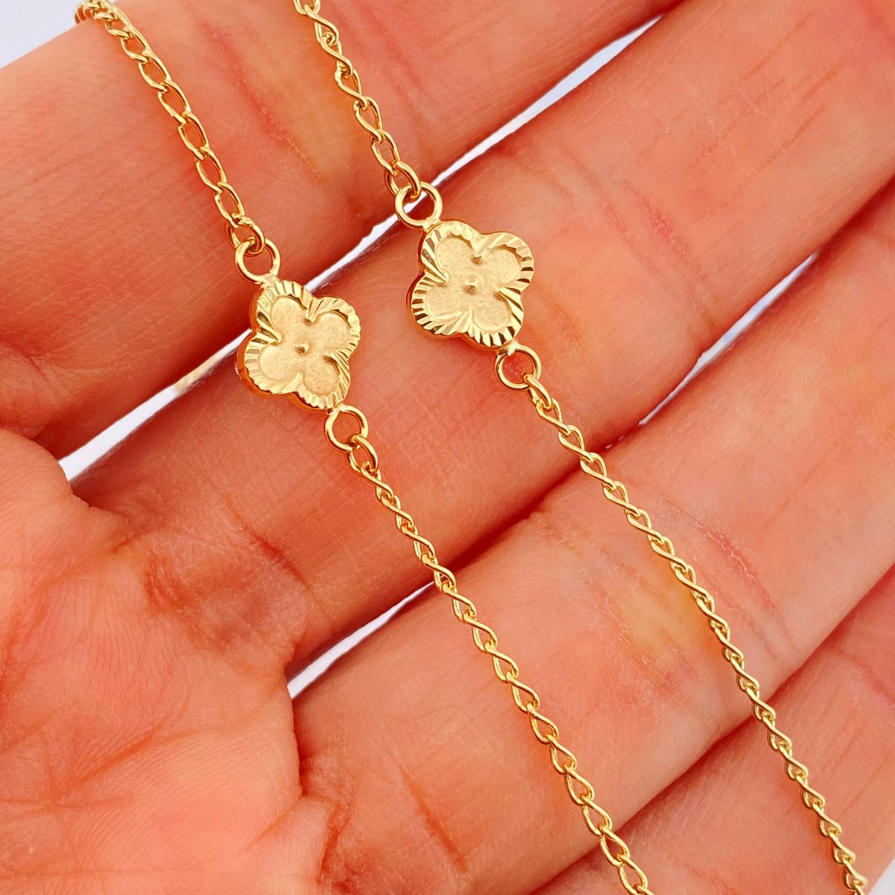 Cadena Espiga Trebol 3.8gr / 18 1/4 in / 1.4mm Oro Amarillo 18K %