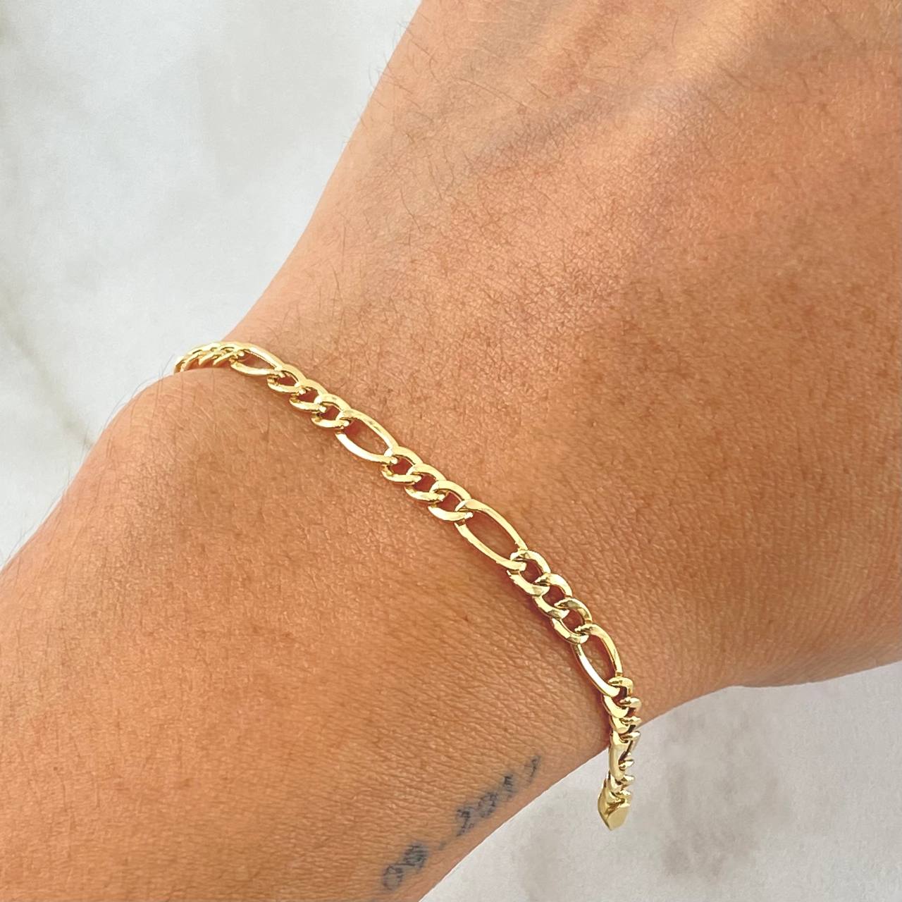 Pulso Figaro 1.65gr / 7 3/4 in / 3.4mm Oro Amarillo +1 18K