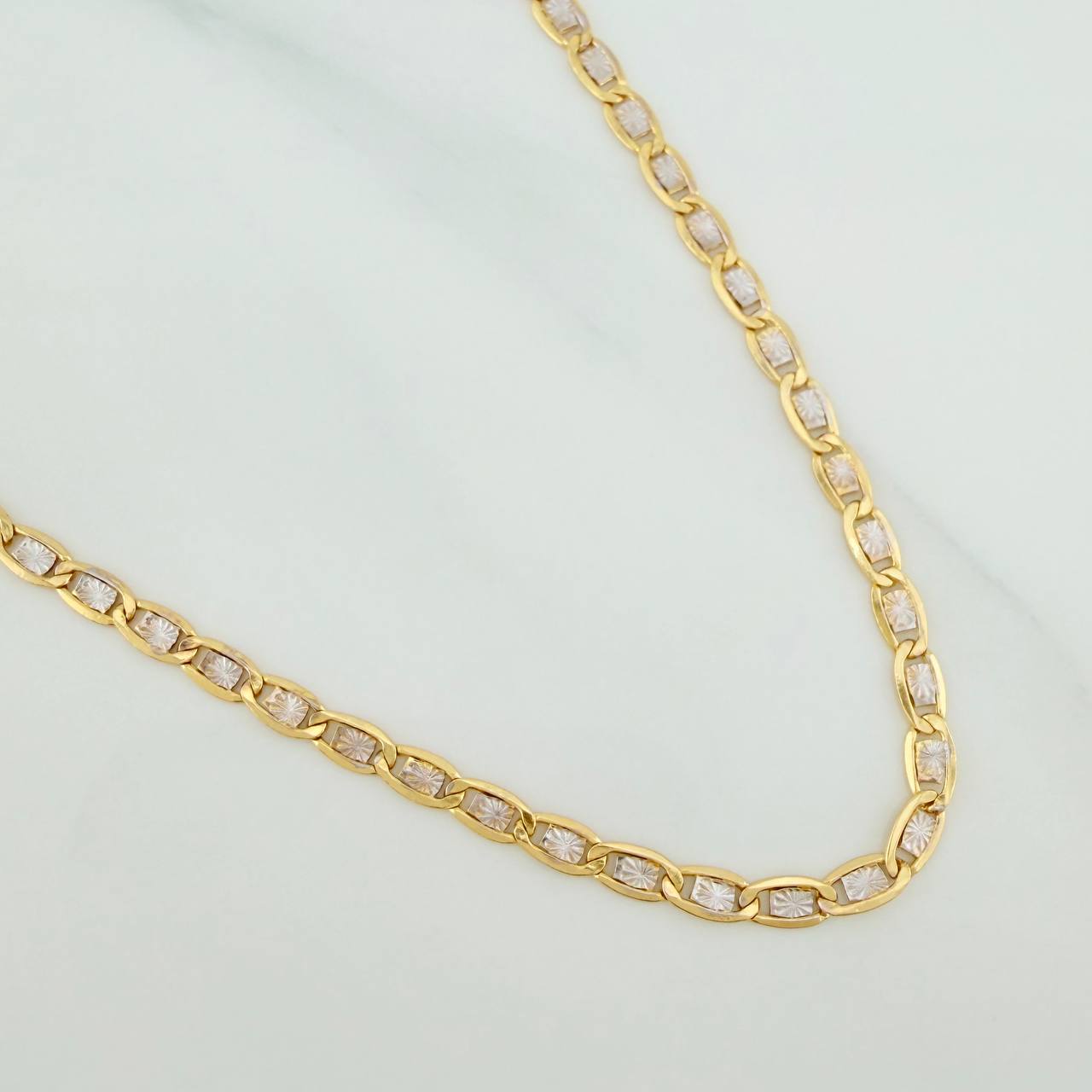 Cadena Escalera Plana 4.4gr / 24 in / 2.94mm Dos Oros Amarillo Blanco +3 18K $