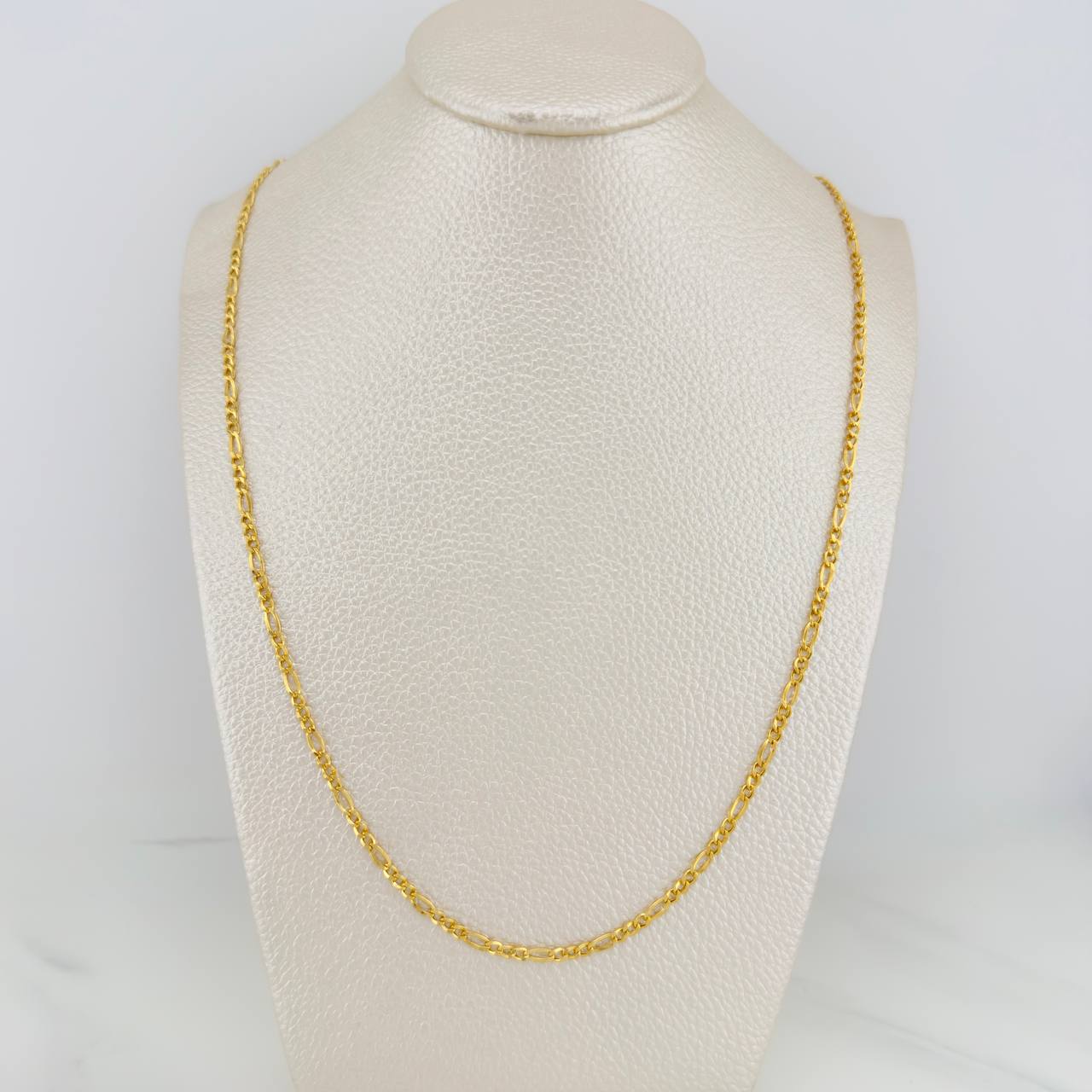 Cadena Figaro 3gr / 23 3/4 in / 2.4mm Oro Amarillo +1 18K $