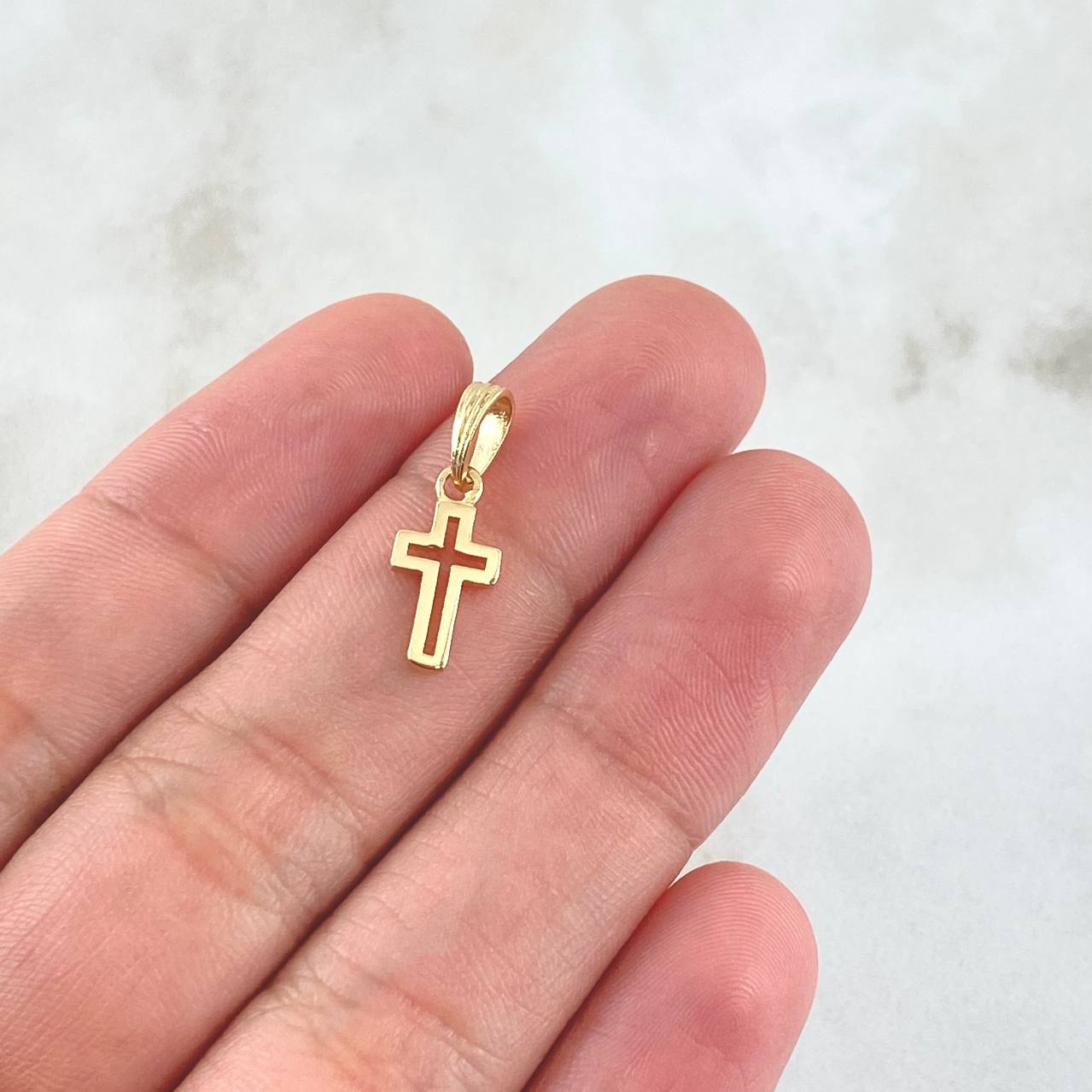 Dije Cruz 0.85gr / 1.8cm / Lisa Oro Amarillo 18K