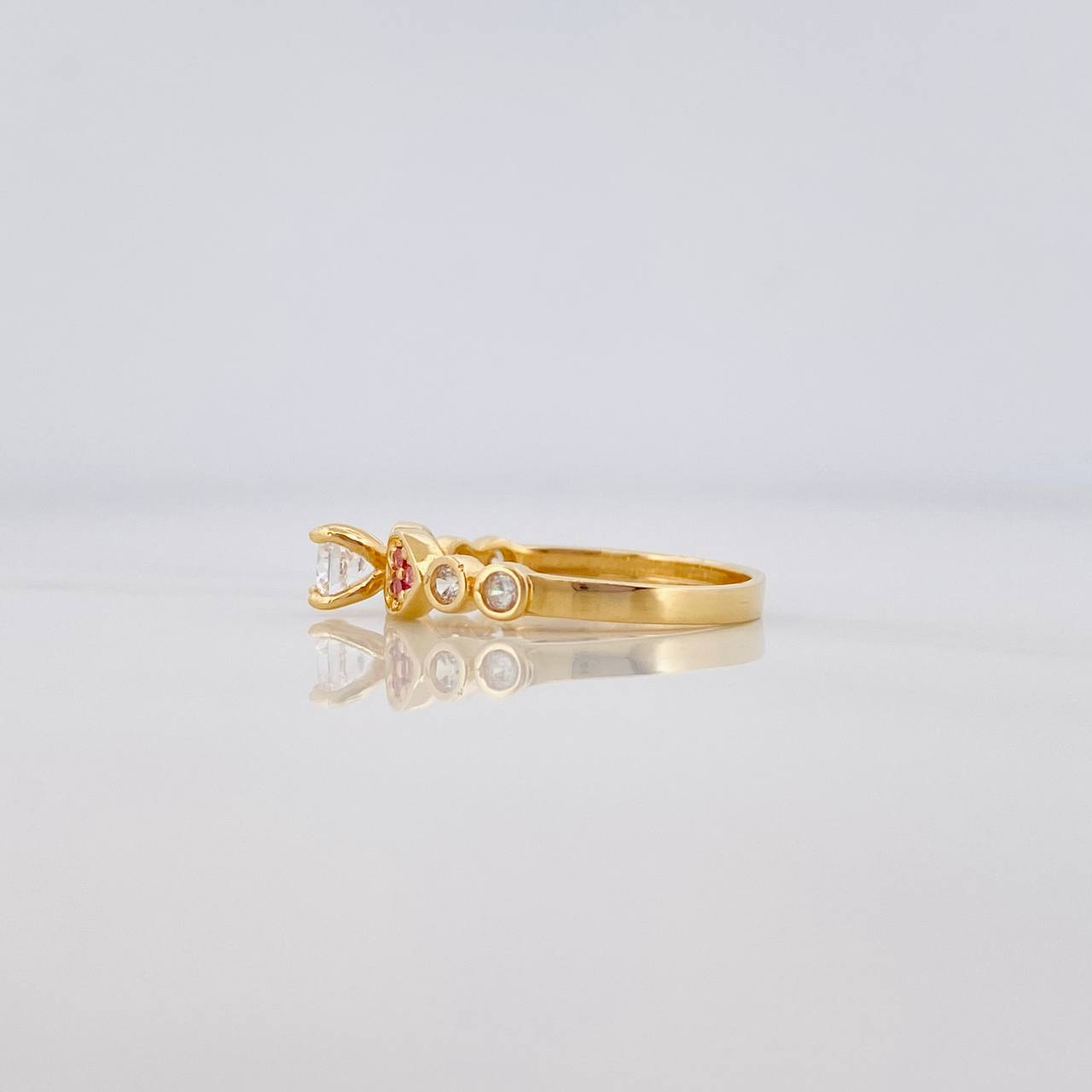 Anillo Solitario Corazones 2.25 g / T6 Oro Amarillo 18K