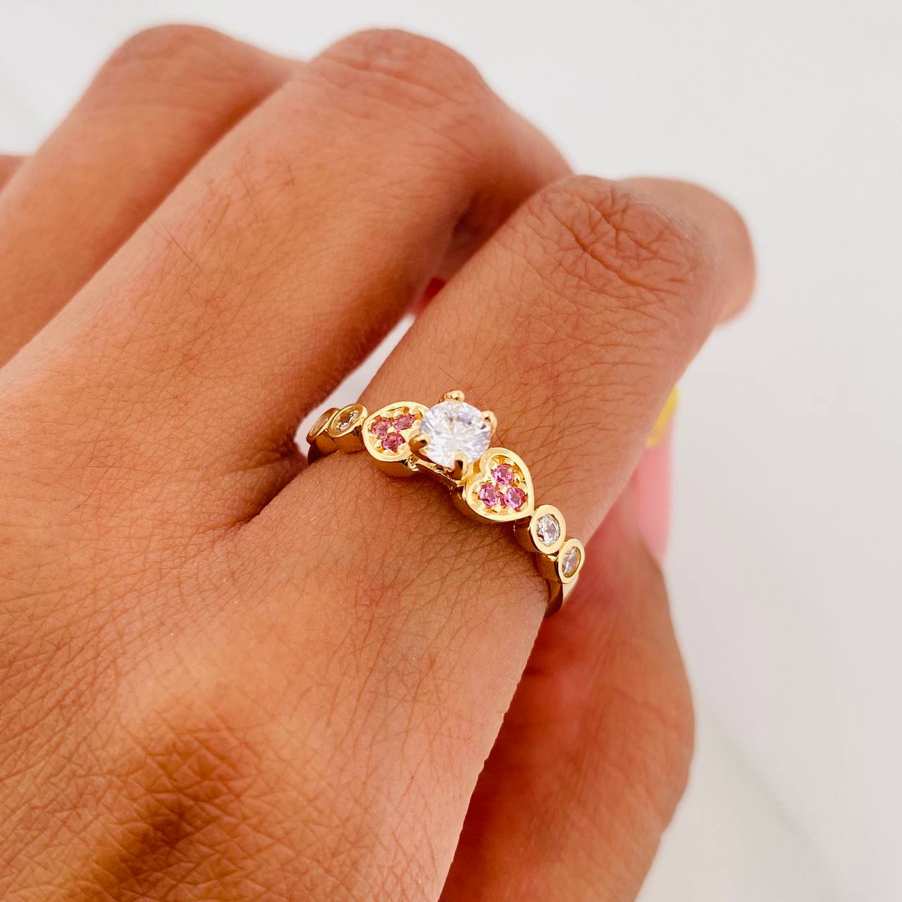 Anillo Solitario Corazones 2.25 g / T6 Oro Amarillo 18K