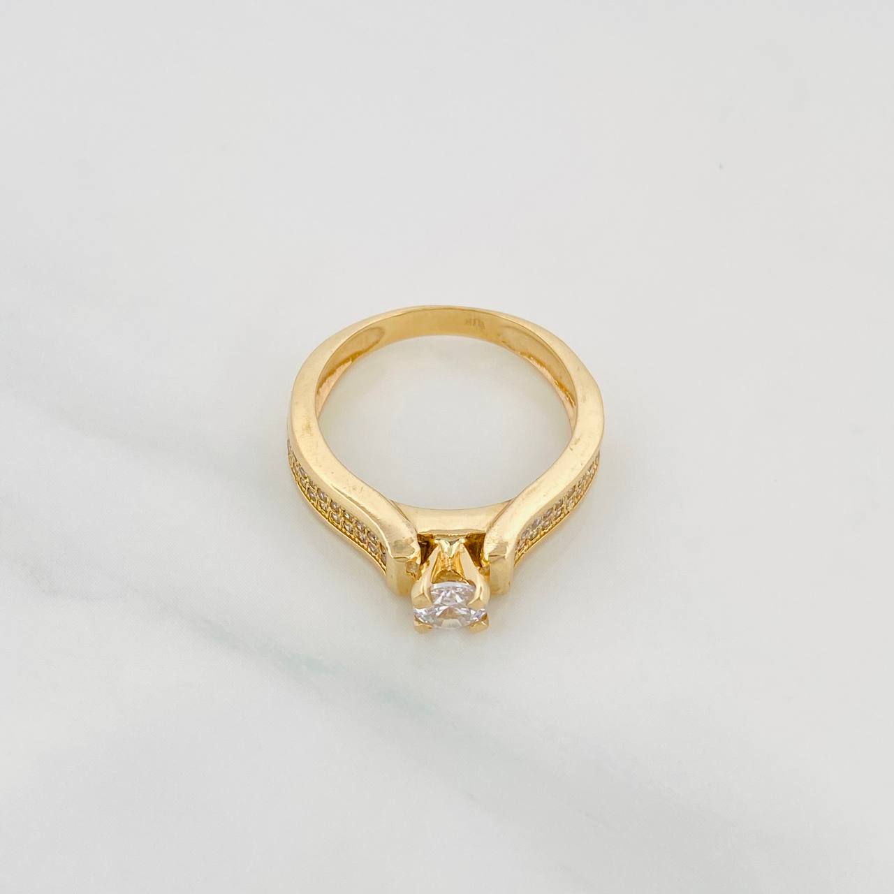 Solitaire Ring with Inlaid Line 4.3 g / T6 1/2 18K Yellow Gold