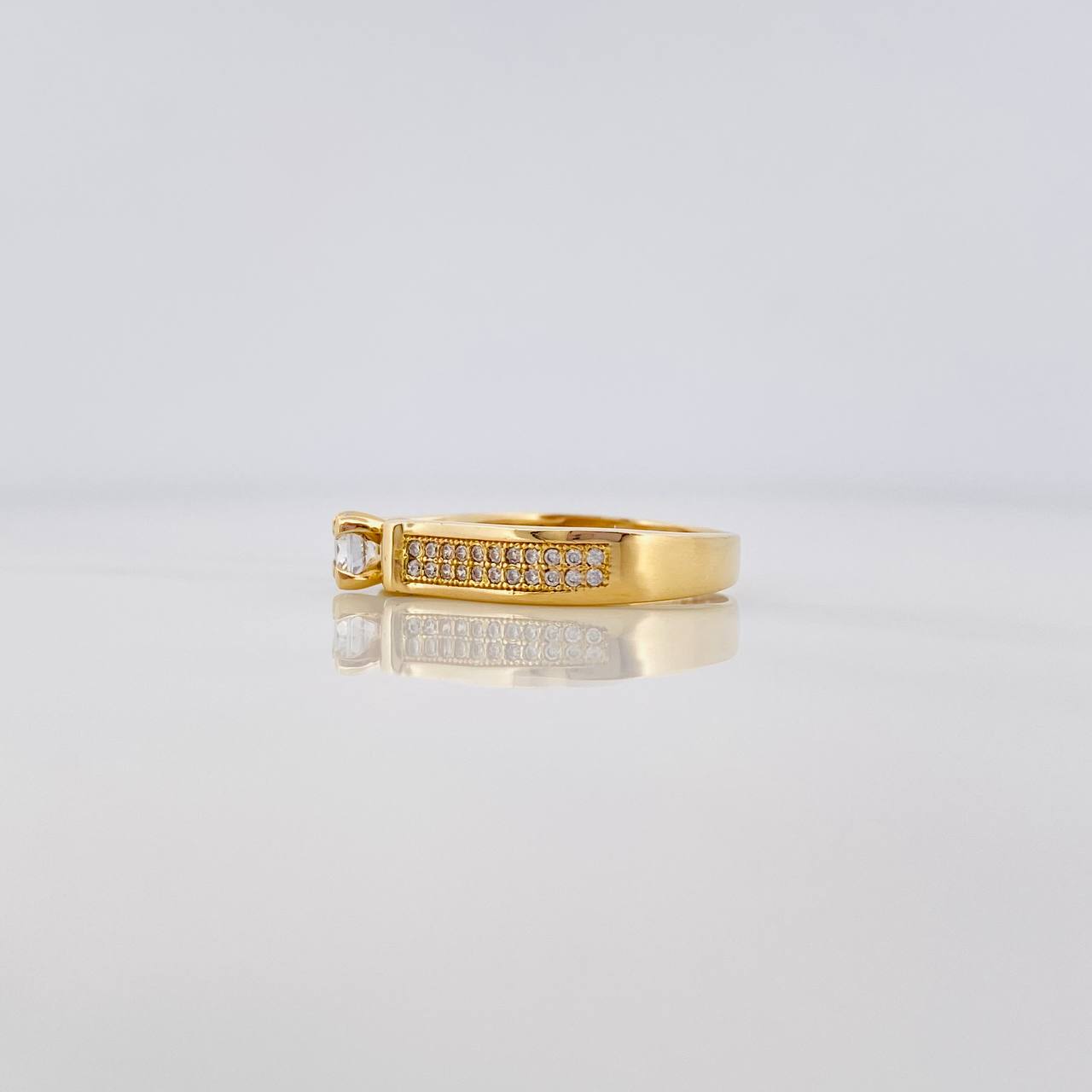 Solitaire Ring with Inlaid Line 4.3 g / T6 1/2 18K Yellow Gold
