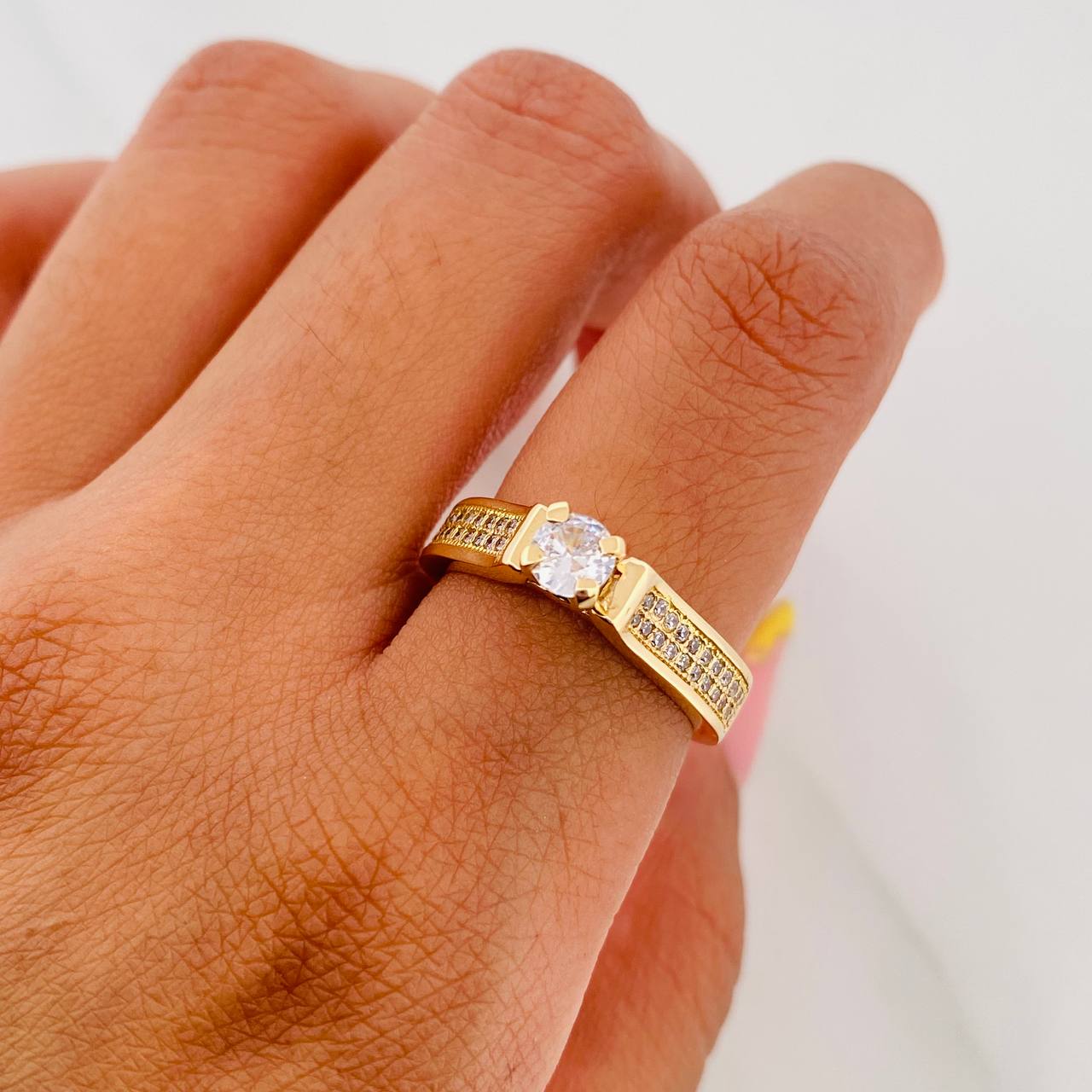 Solitaire Ring with Inlaid Line 4.3 g / T6 1/2 18K Yellow Gold