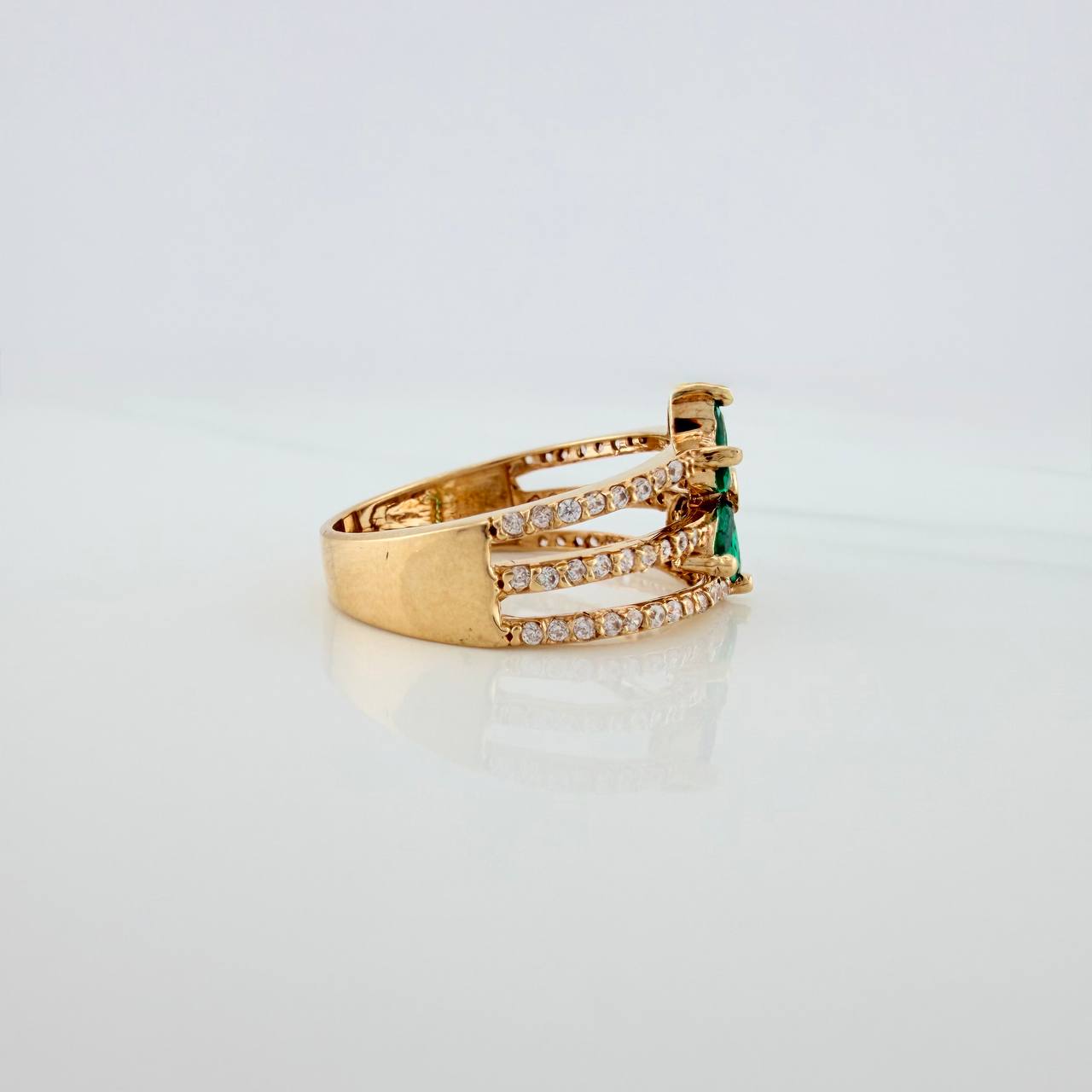 Anillo Flor Tres Lineas 3.85gr / T7 1/2 / Oro Amarillo 18K $