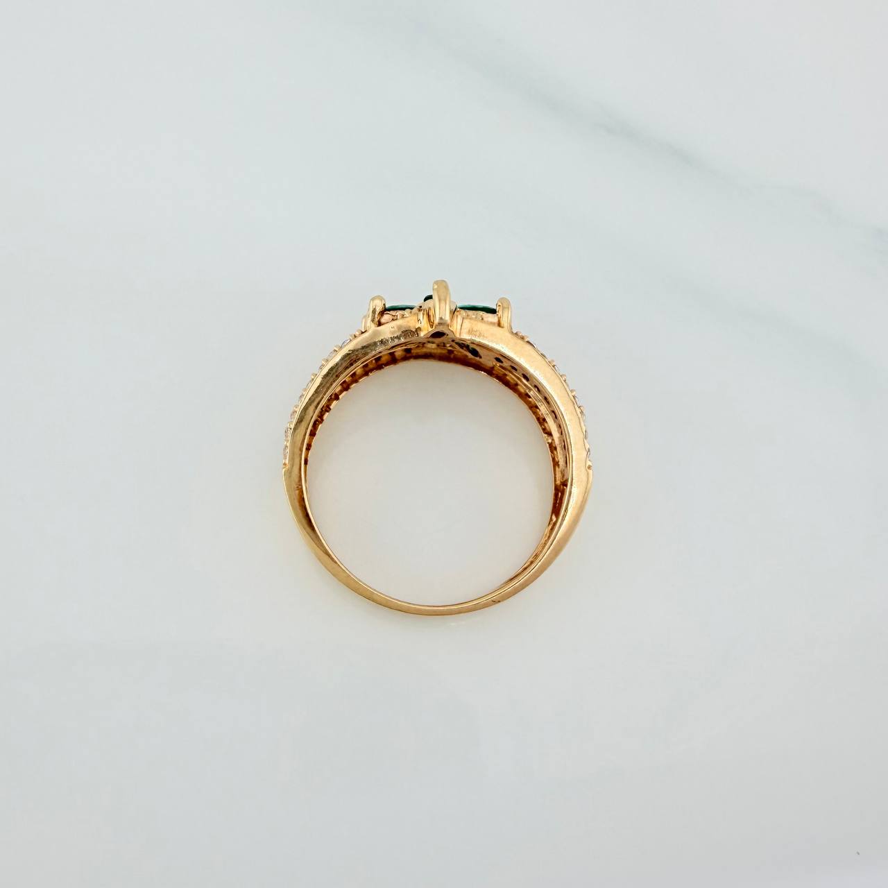 Anillo Flor Tres Lineas 3.85gr / T7 1/2 / Oro Amarillo 18K $