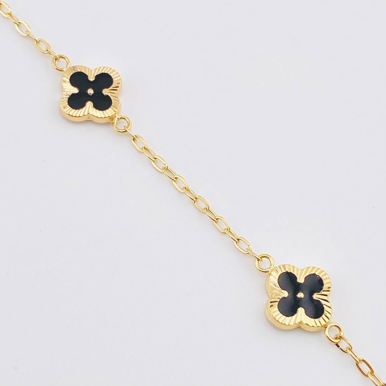 Pulso Aro Seguido Trebol Negro 3.3gr / 7 1/2 in / 9.9mm Oro Amarillo 18K *