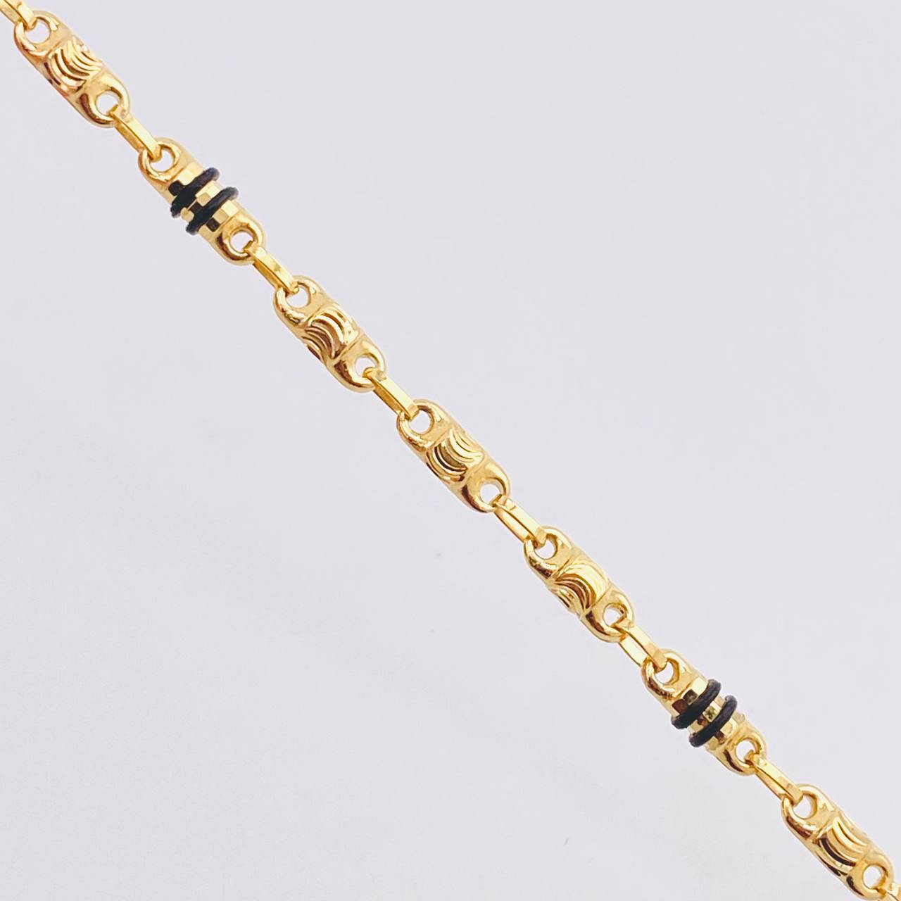 Pulso Rustico Cilindro Diamantado 5.15gr / 8 1/2 in / 3.9mm Oro Amarillo 18K *