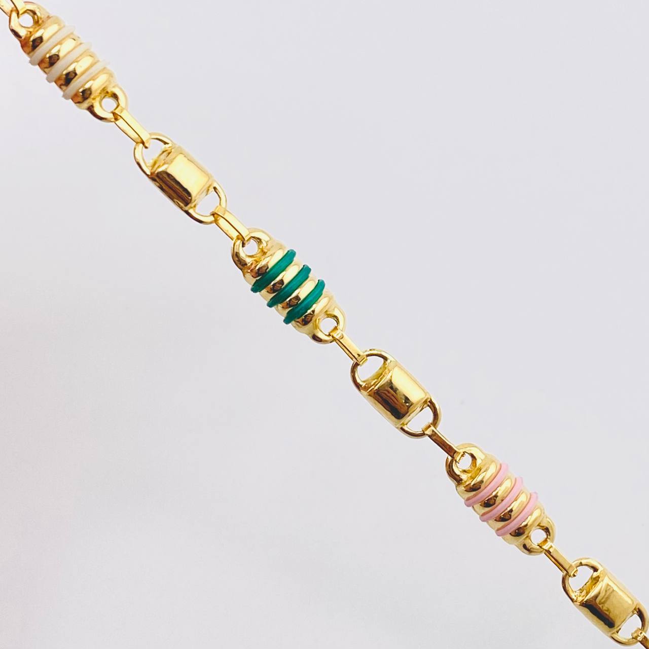 Pulso rustico 4.65gr / 7 in / 5.2mm Oro Amarillo 18K *