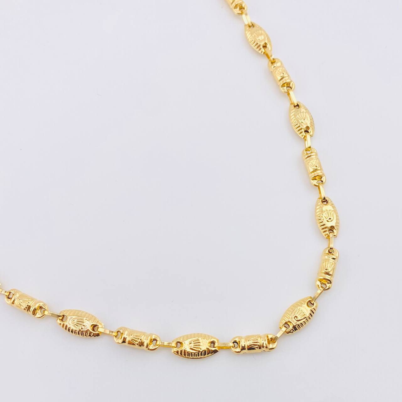 Cadena Rustica Cilindros Coronas 14.05gr / 25 1/2 in / 5.3mm Oro Amarillo 18K *