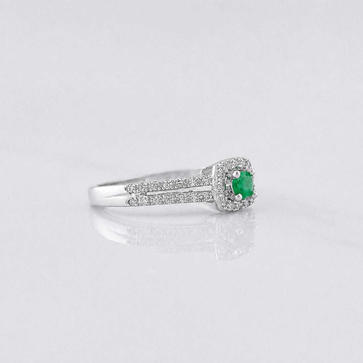 Square Halo Emerald Ring 0.14pts 1.75g / T6 3/4 Silver 925