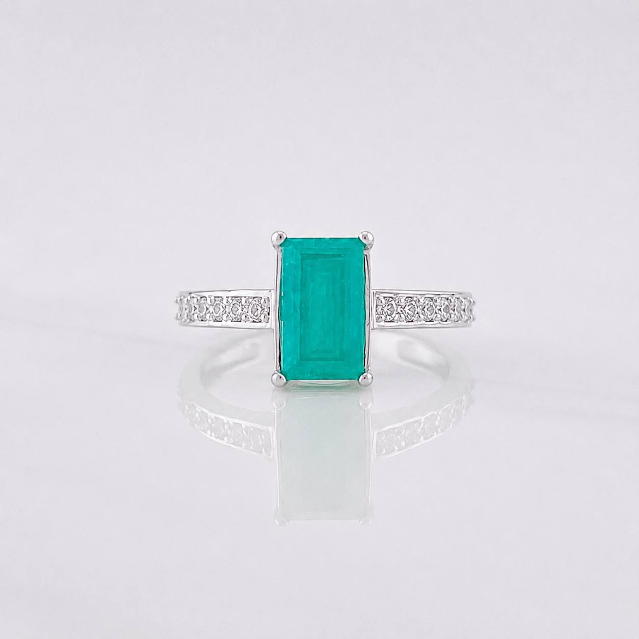 Emerald Rectangle Ring 1.24pts 2.1g / T5 3/4 Silver 925