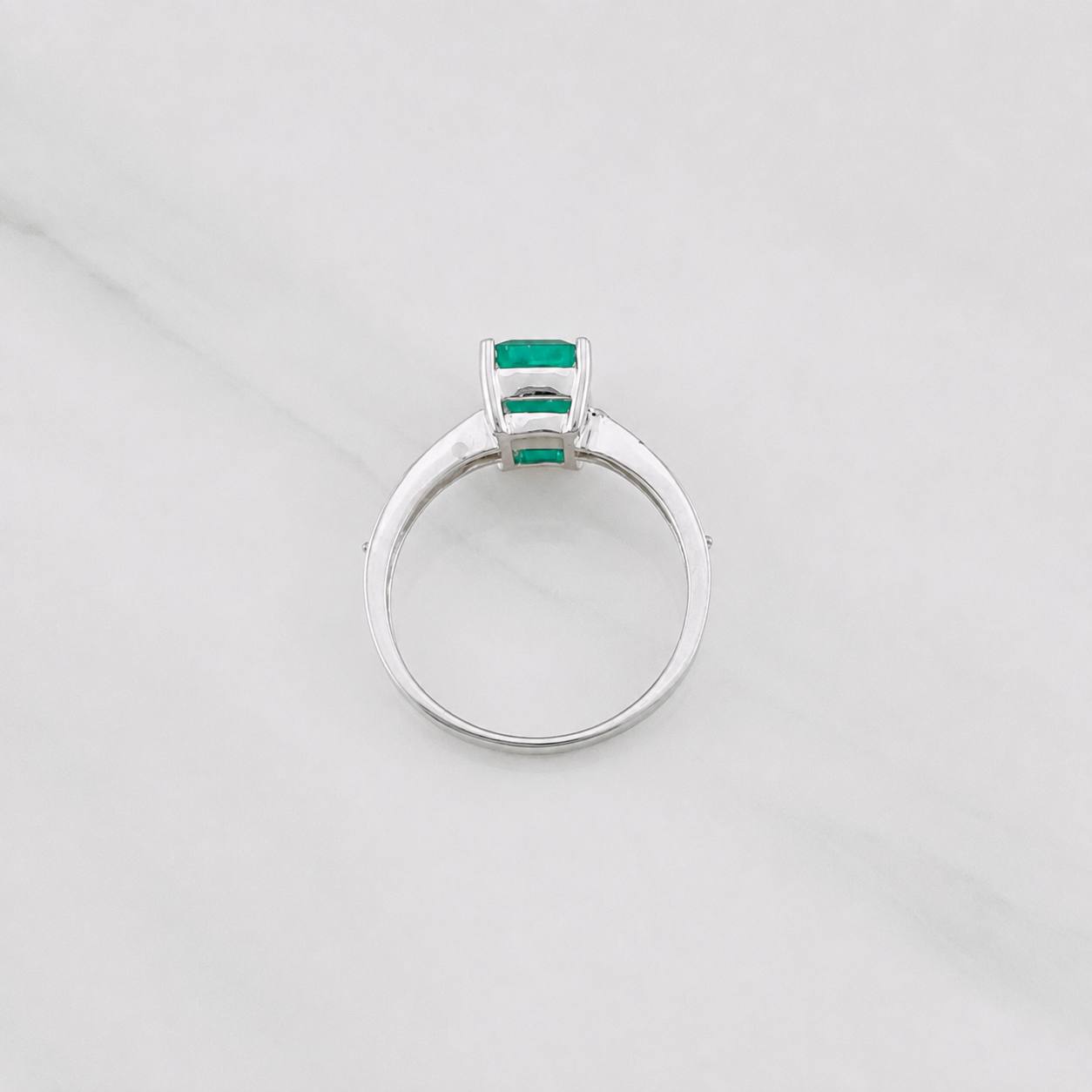 Emerald Rectangle Ring 1.24pts 2.1g / T5 3/4 Silver 925