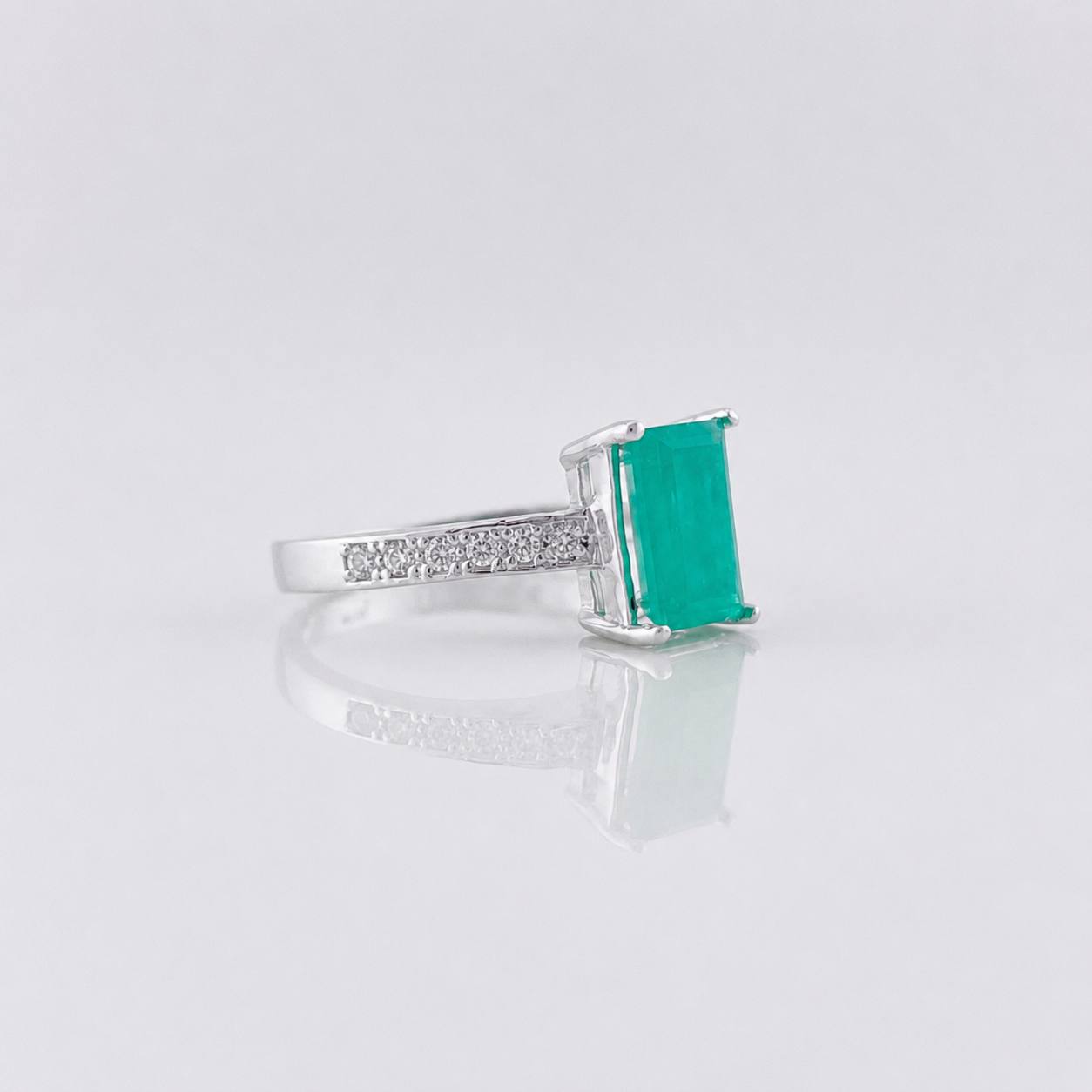 Emerald Rectangle Ring 1.24pts 2.1g / T5 3/4 Silver 925