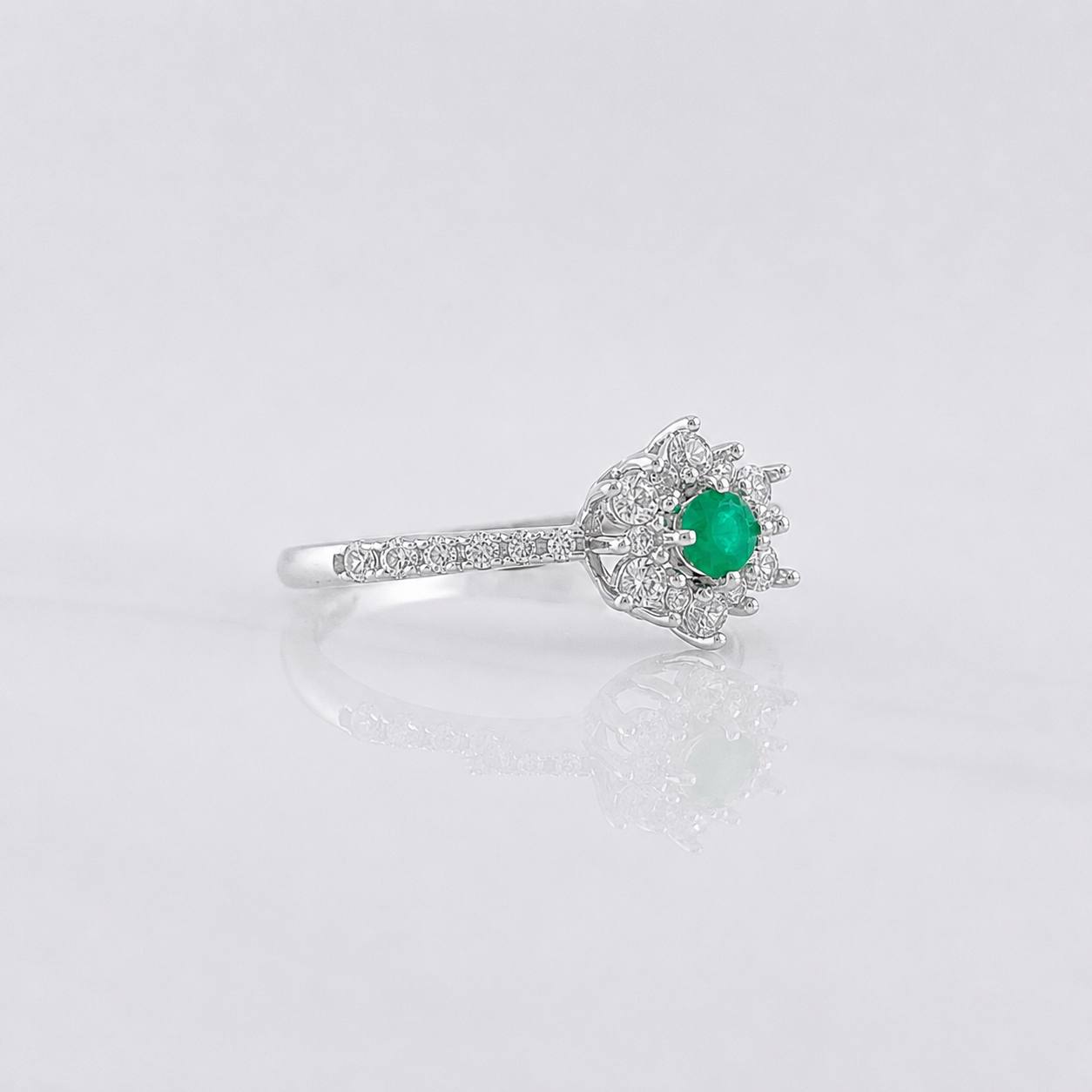 Emerald Flower Ring 0.12pts 1.7g / T7 Silver 925