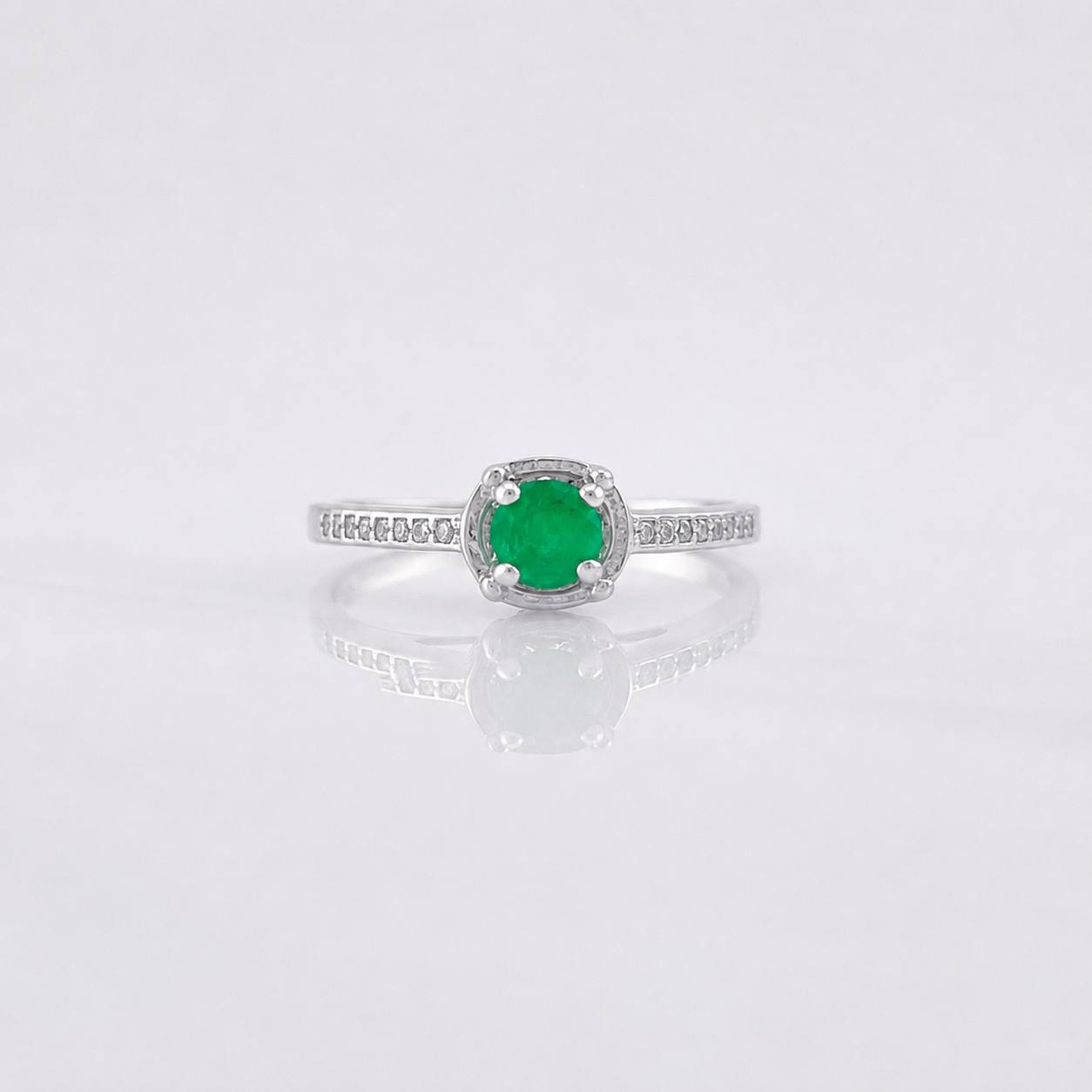 Anillo Solitario Esmeralda 0.25pts 1.45g / T6 Plata 925