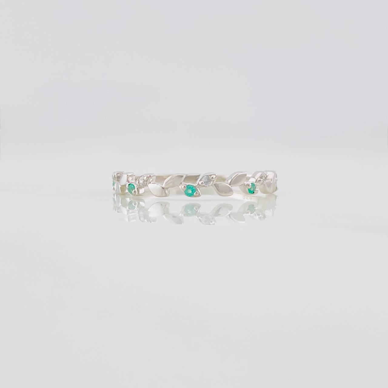 Churumbela Ring Emerald Leaves 0.02pts 0.9g / T6 3/4 Silver 925