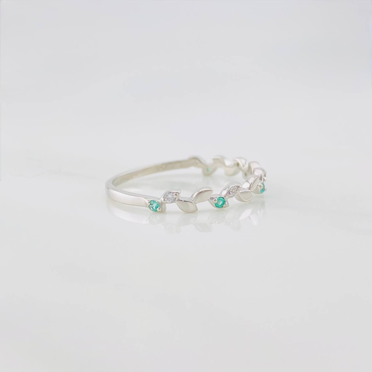 Churumbela Ring Emerald Leaves 0.02pts 0.9g / T6 3/4 Silver 925