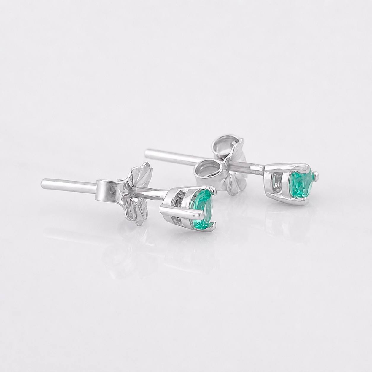 Stud Earrings Three Claws Emerald 0.25pts 0.65g / in / 3.48mm Silver 925