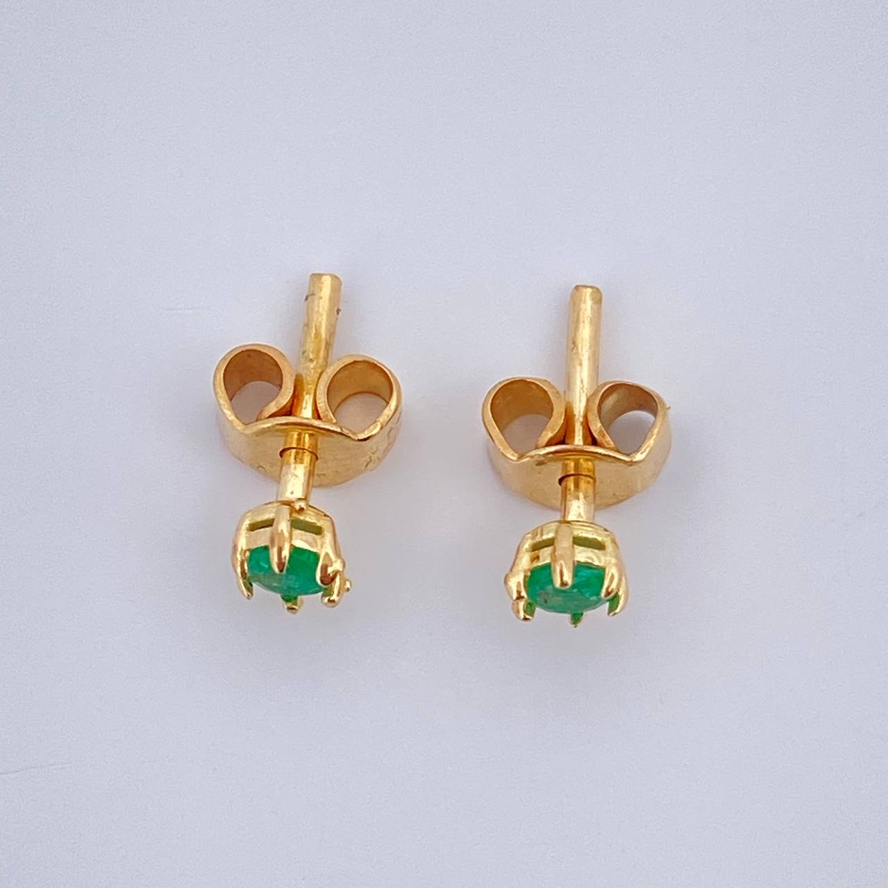 Topos Chaton Esmeralda 0.9gr / 2.6mm Oro Amarillo 18K %